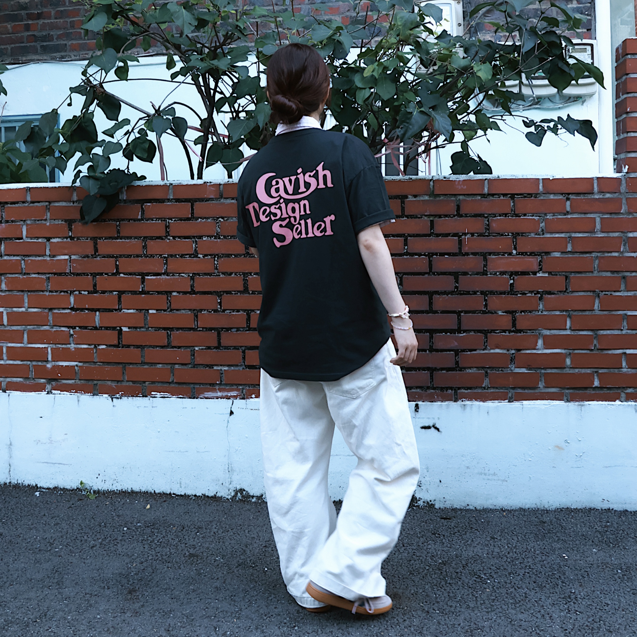 (W) Adidas Spezial Handball Clear Pink, CAVISH Seller Logo SS Tee Charcoal 착용 스타일 - 1