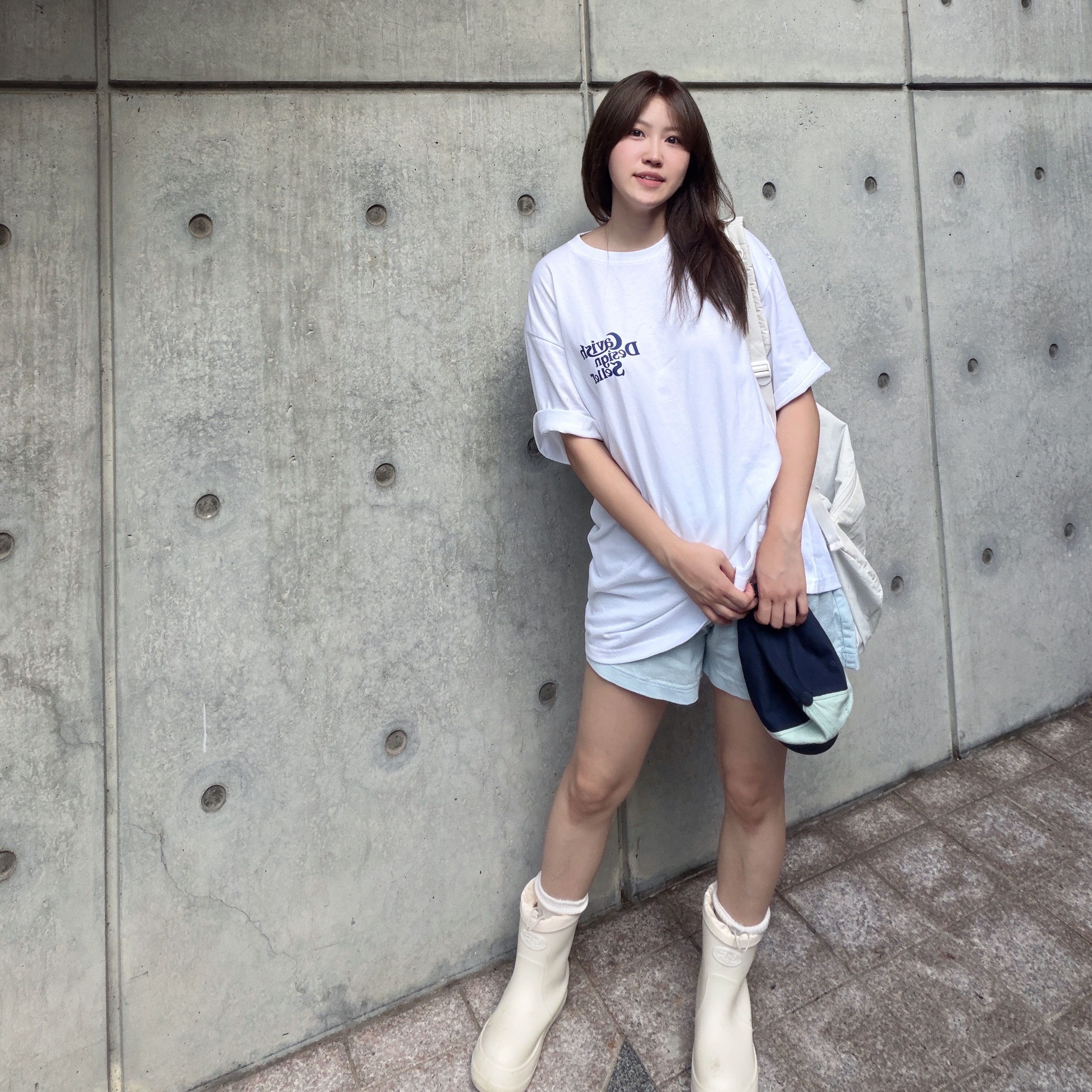 CAVISH Seller Logo SS Tee White, RECLOW Re-rain Shirring Boots Ivory 착용 스타일 - 3