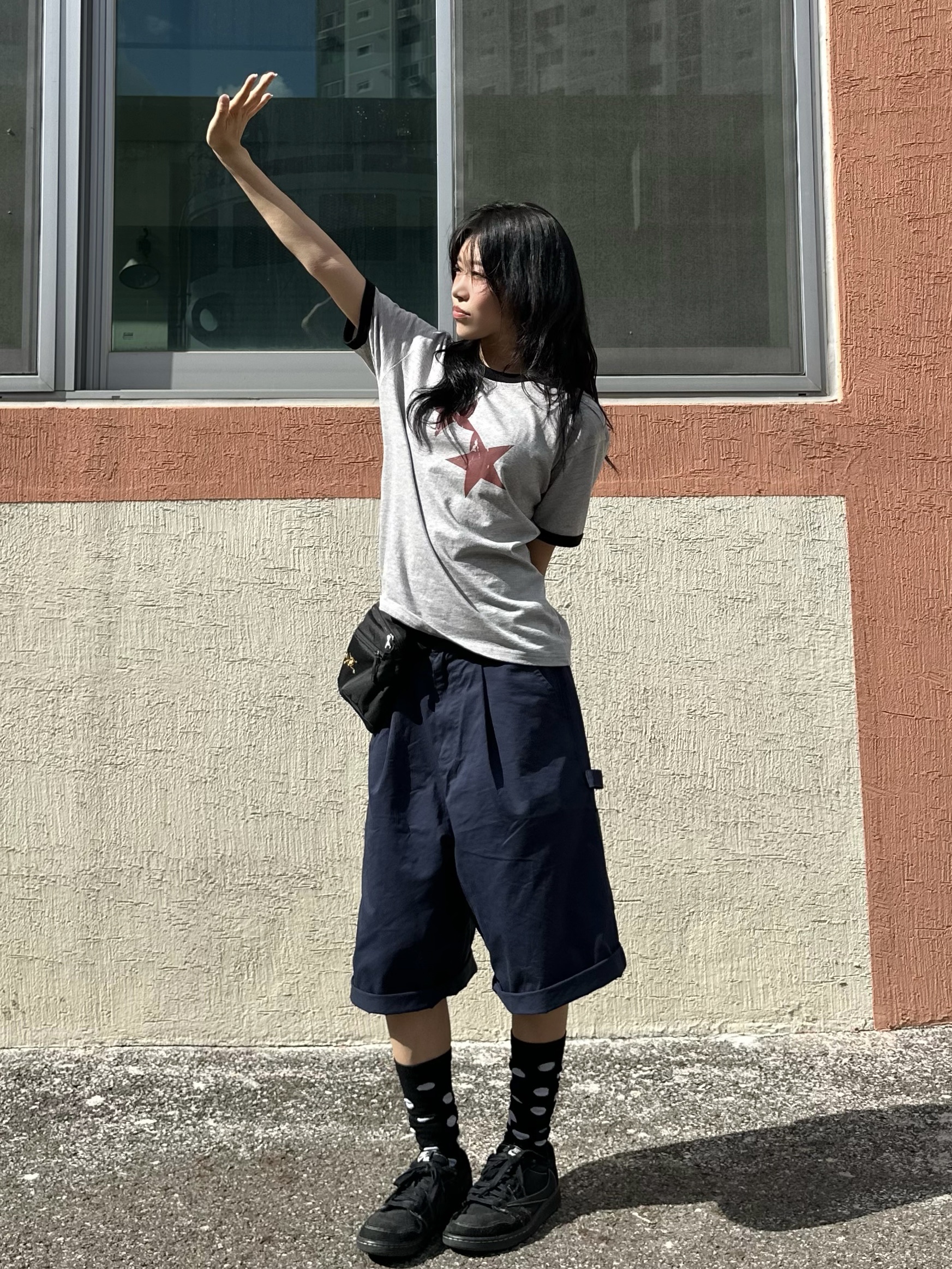 CAVISH Twin Star Ringer SS Tee Grey 착용 스타일 - 3
