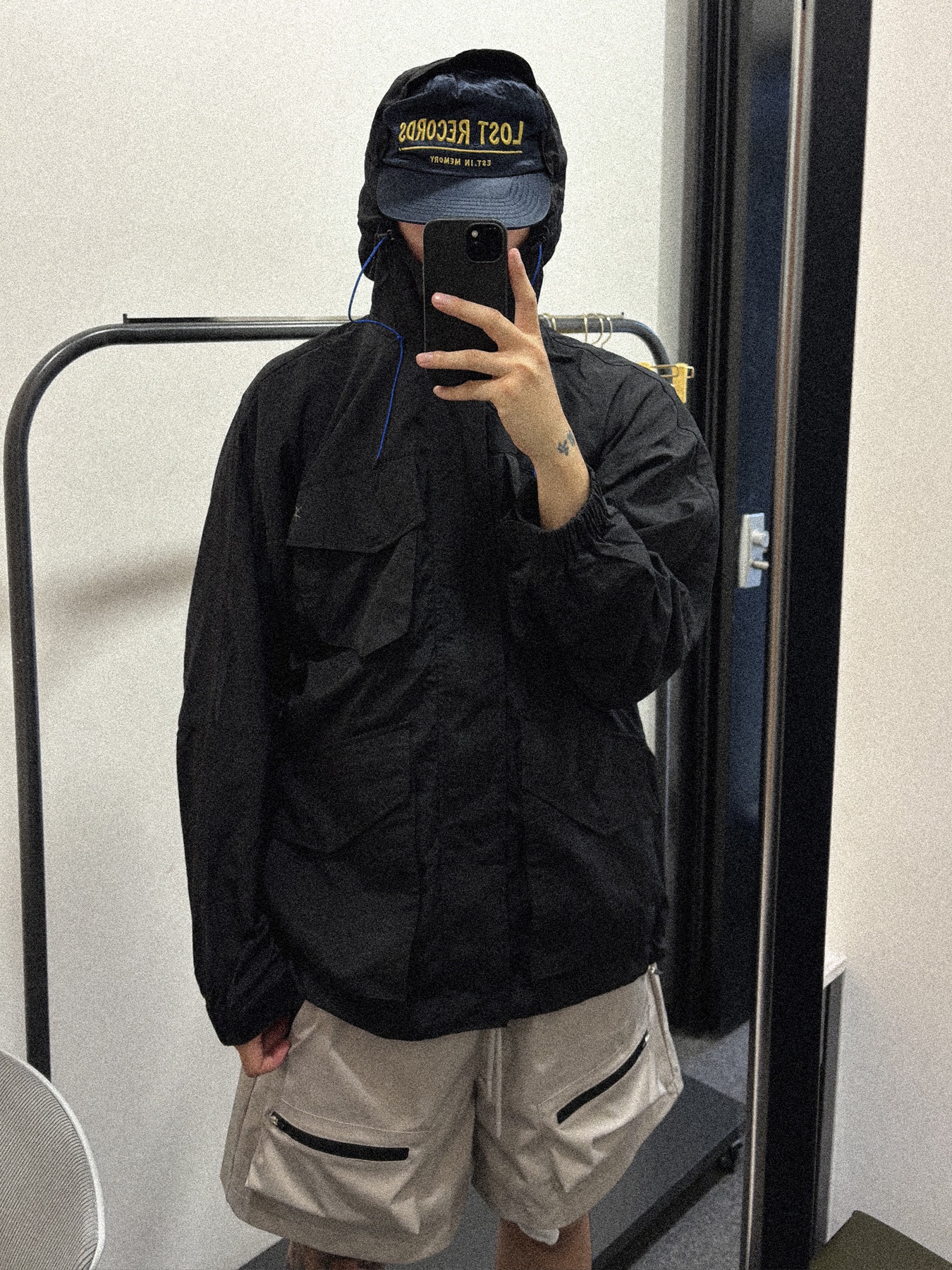 Maison Mihara Yasuhiro Baker OG Sole Canvas Low Cut Sneakers White, Wapworks Hydro Signal Trace Shorts Grey 착용 스타일 - 3