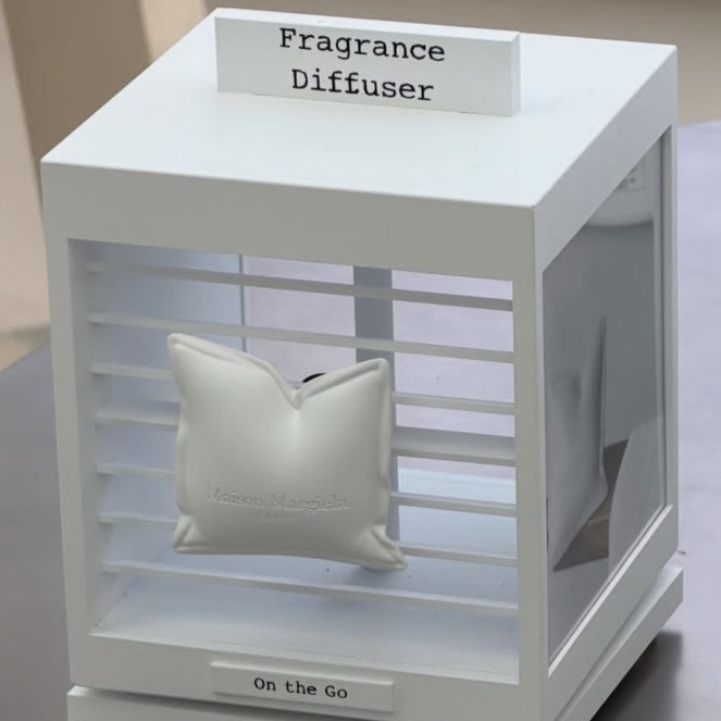 [사은품 이벤트] MAISON MARGIELA REPLICA LAZY SUNDAY MORNING CAR DIFFUSER 착용 스타일