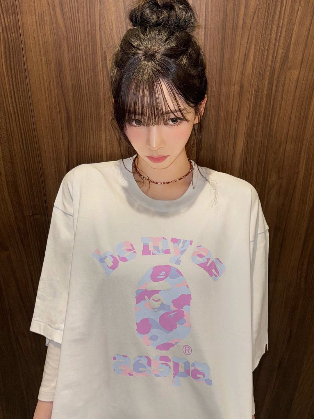 BAPE x Aespa Baby Milo Lemonade Relaxed Fit T-Shirt Black, BAPE x Aespa College Relaxed Fit T-Shirt Black μ°©μ© μ€νμΌ - 2