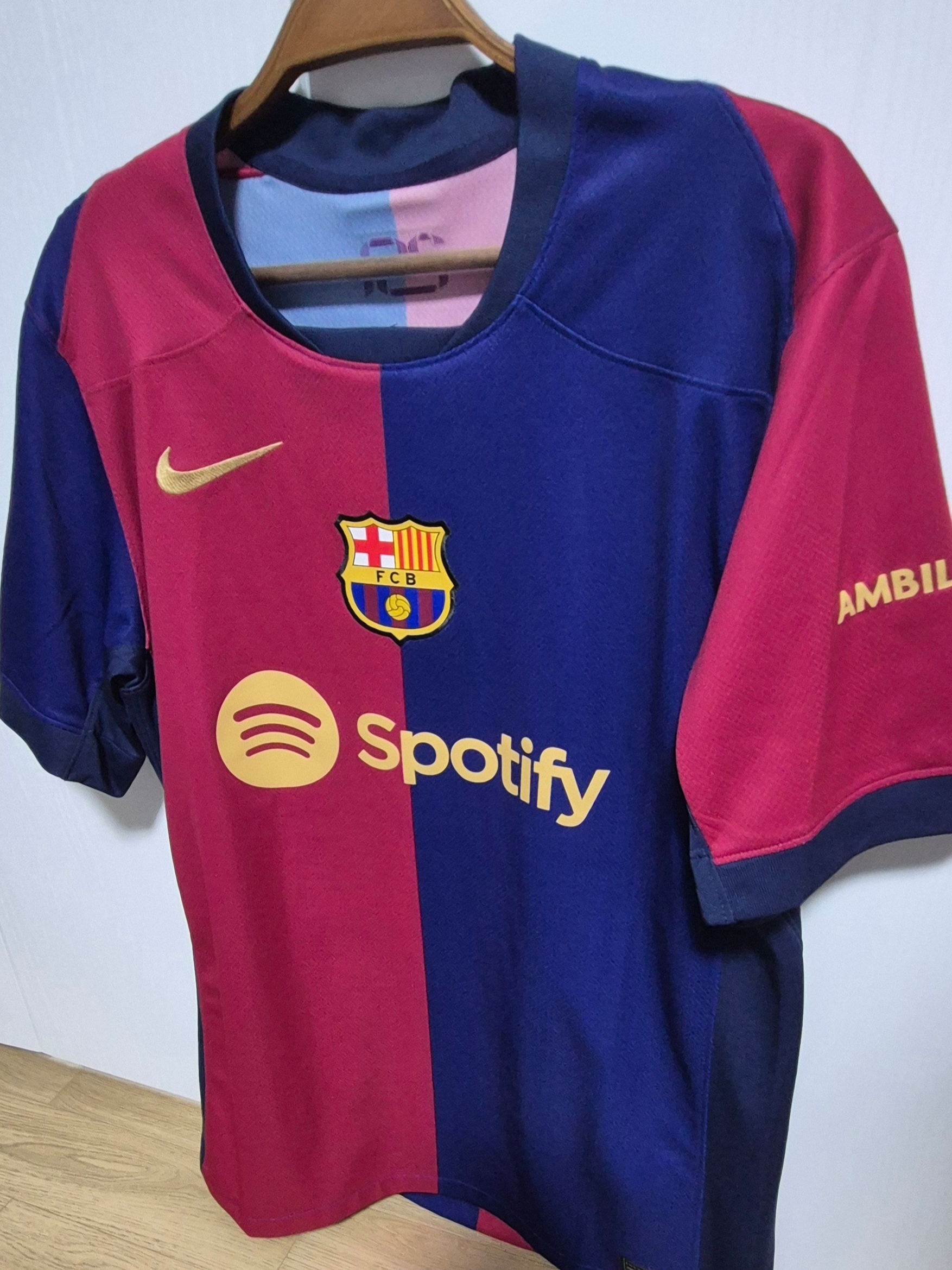 Nike FC Barcelona 2024/25 Dri-Fit Stadium Home Jersey Deep Royal Blue Noble Red (Non Marking Ver.) 착용 스타일