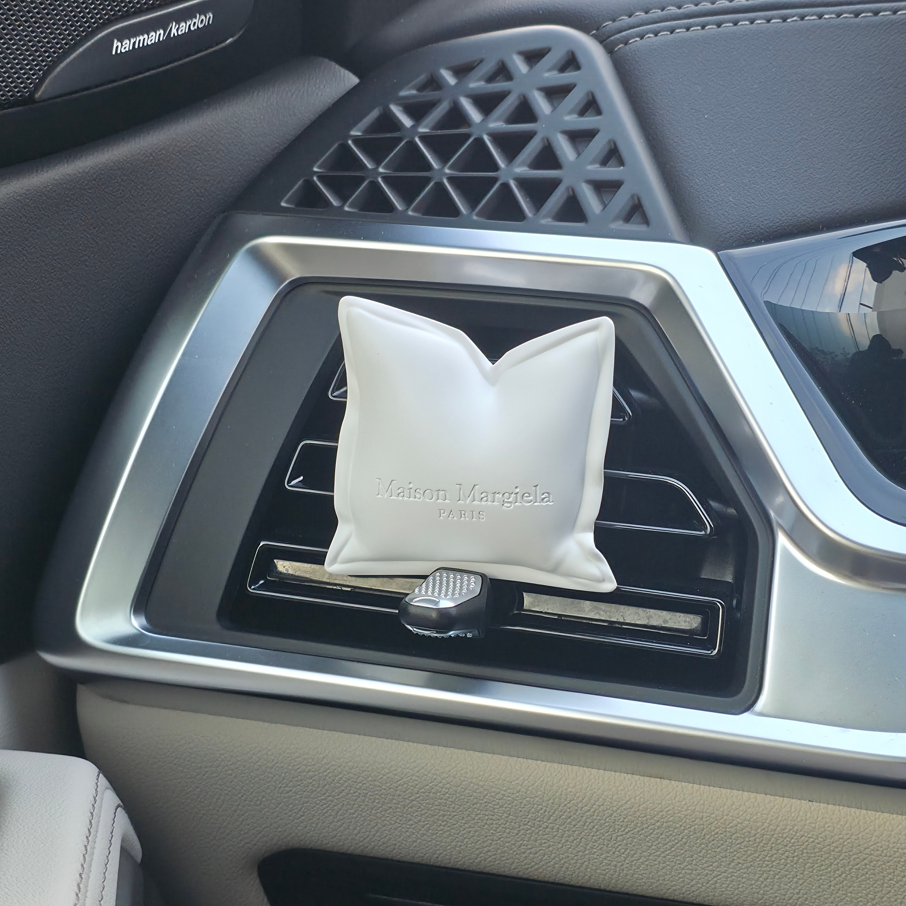 [사은품 이벤트] MAISON MARGIELA REPLICA LAZY SUNDAY MORNING CAR DIFFUSER 착용 스타일 - 6
