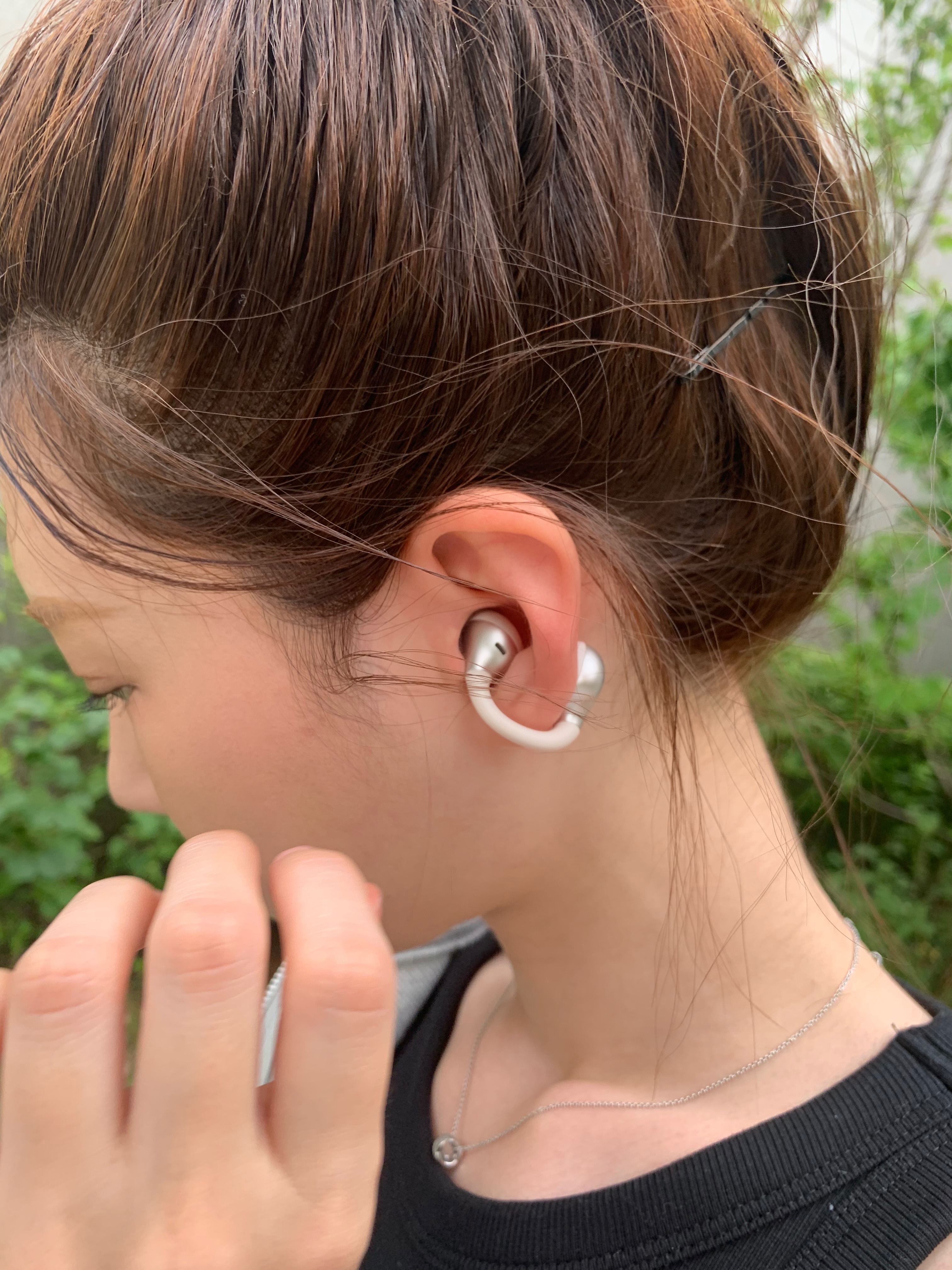 Edifier Comfo Bass Open-Ear Bluetooth Earbuds - Silver 착용 스타일 - 6