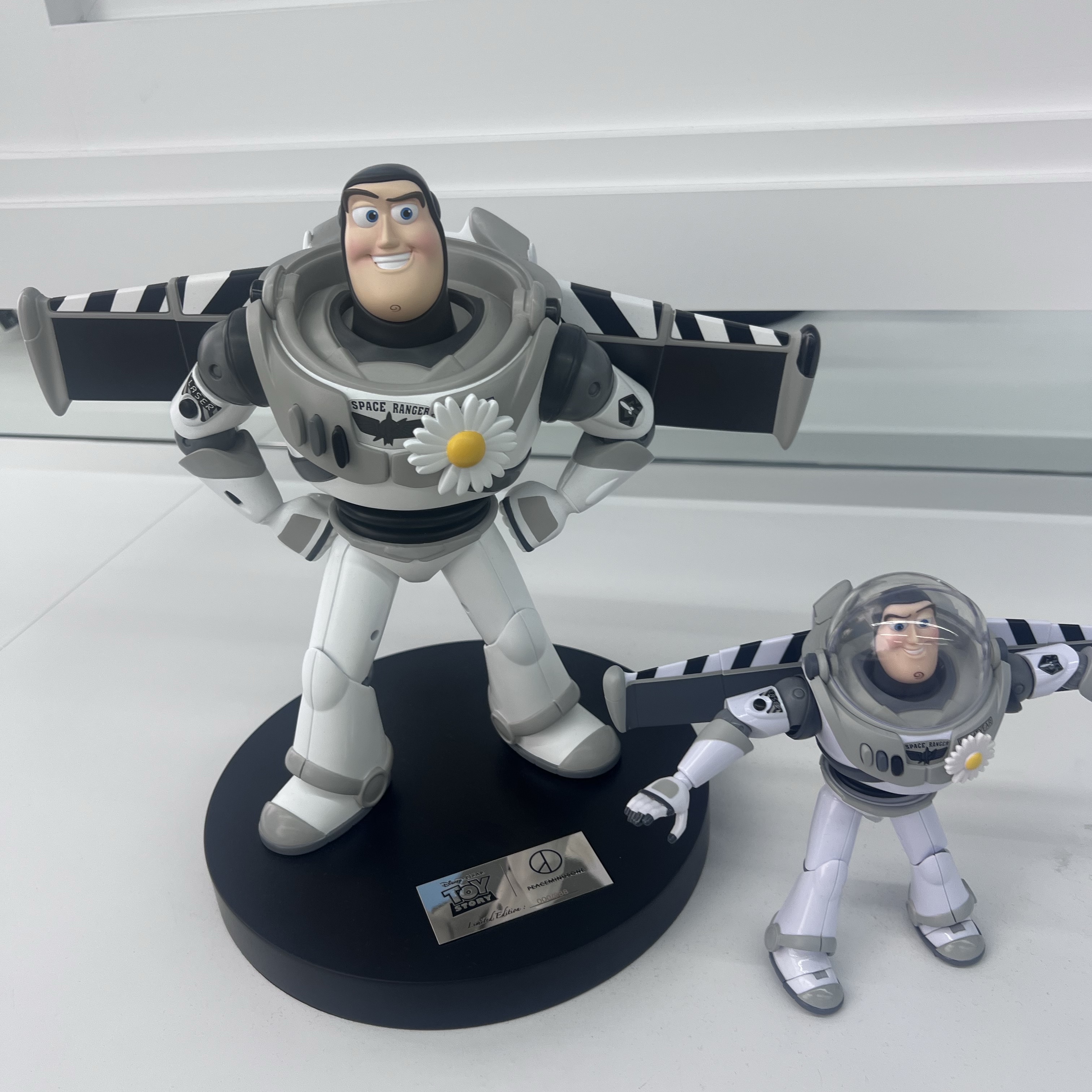 Peaceminusone x Toy Story The First Fan Action Figure Buzz, Peaceminusone x Toy Story The First Fan Action Figure Woody 착용 스타일 - 4