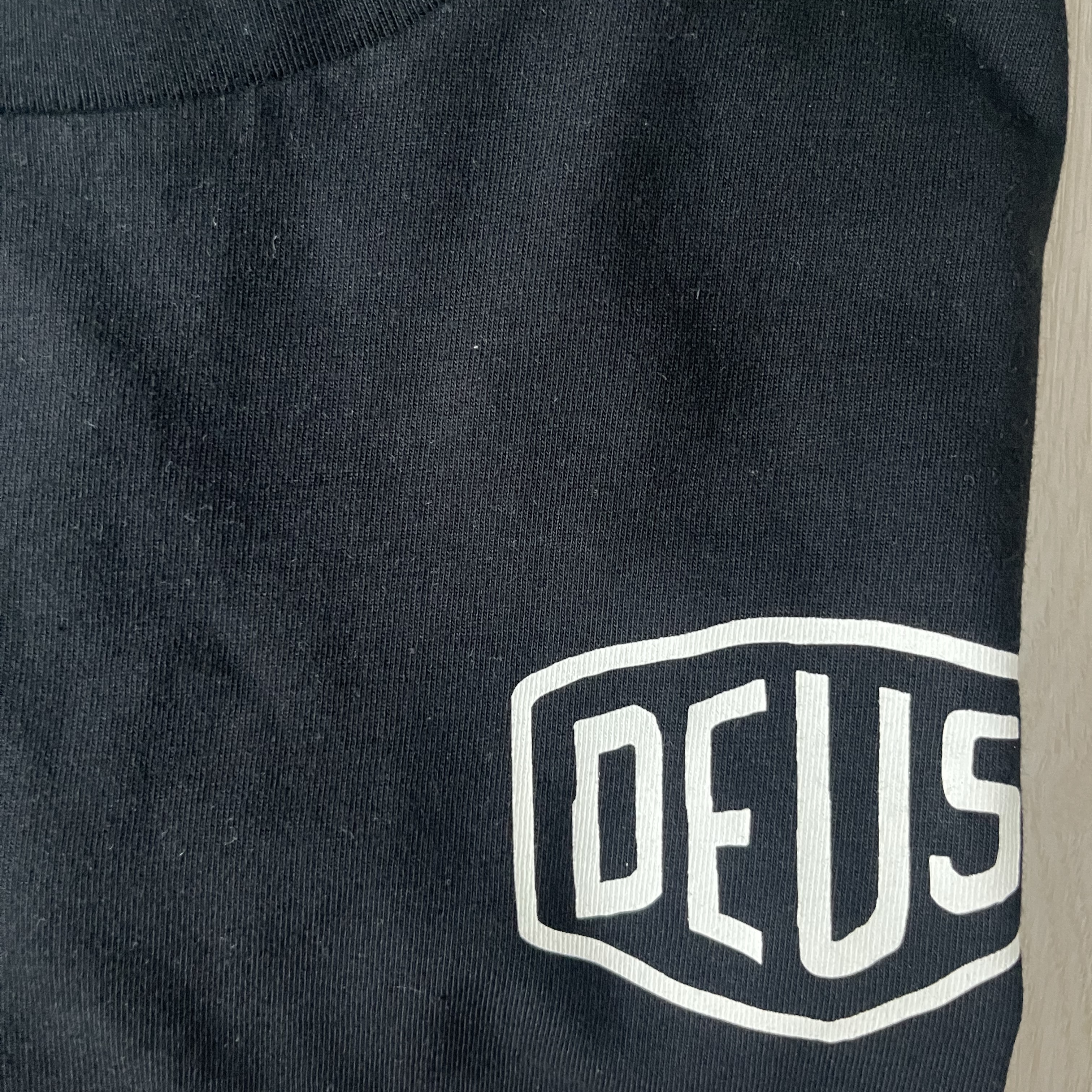 Deus Ex Machina Deus Seoul College Address T-Shirt Black 착용 스타일