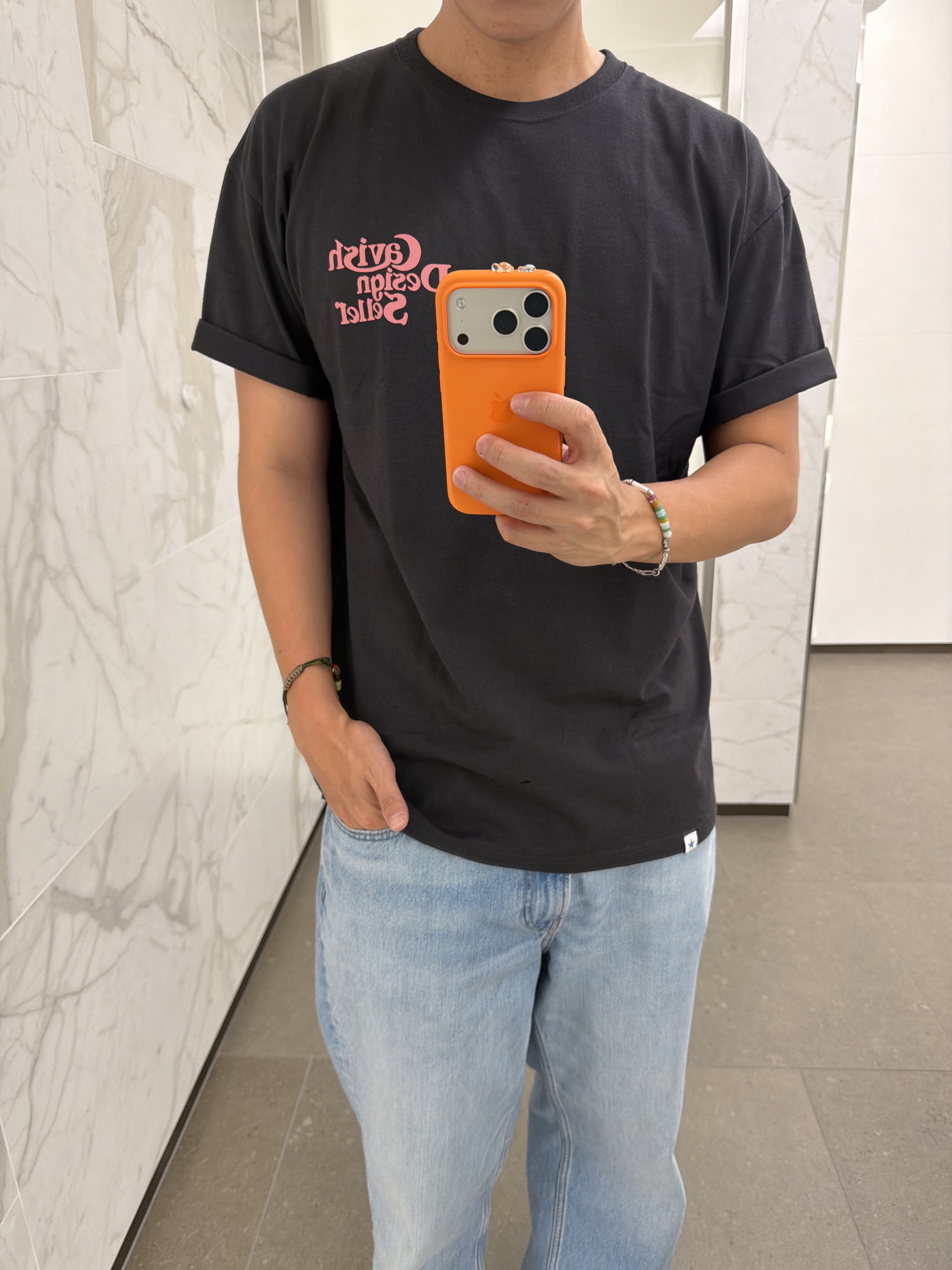 CAVISH Seller Logo SS Tee Charcoal 착용 스타일 - 5