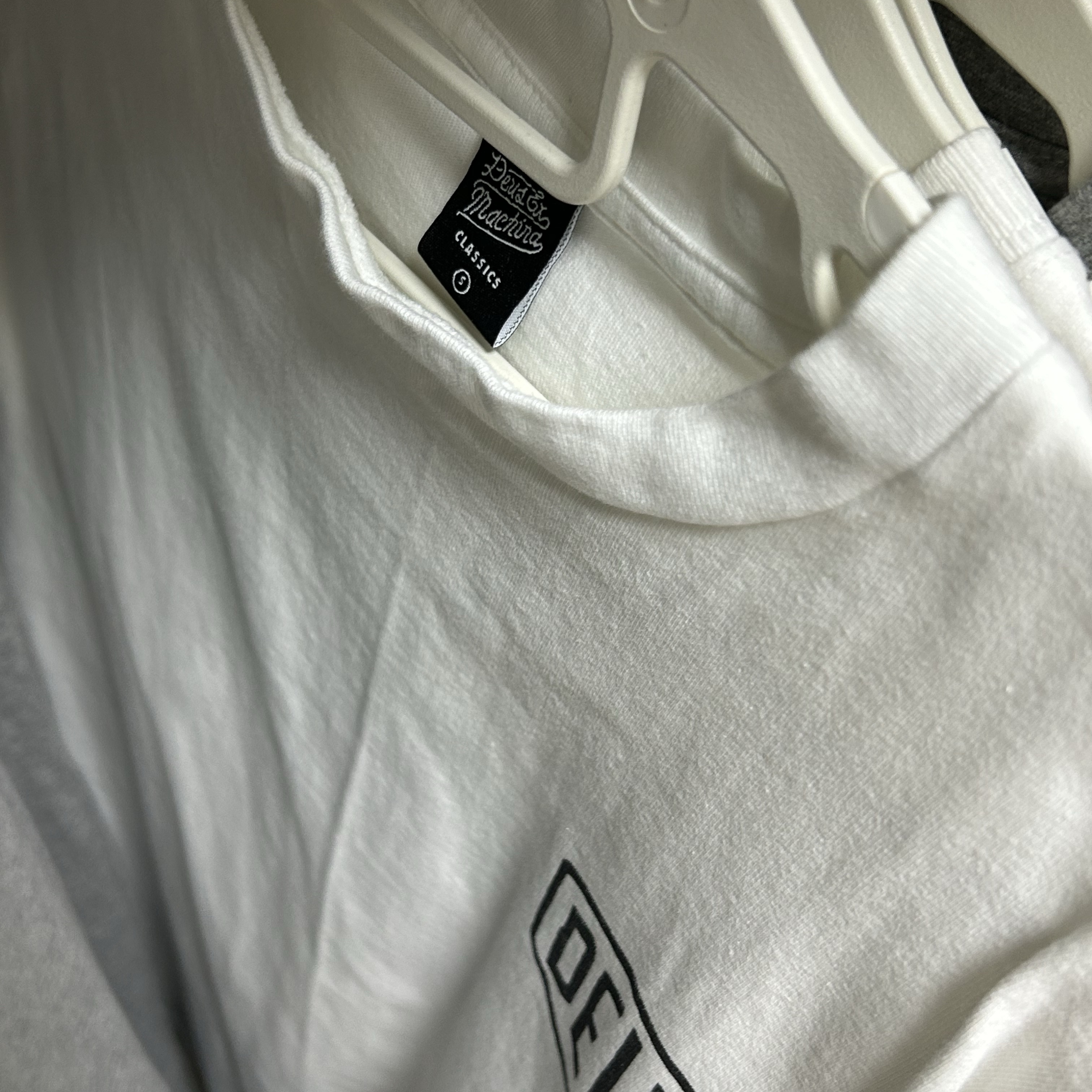 Deus Ex Machina Seoul Original Address T-Shirt M Grey 착용 스타일 - 2