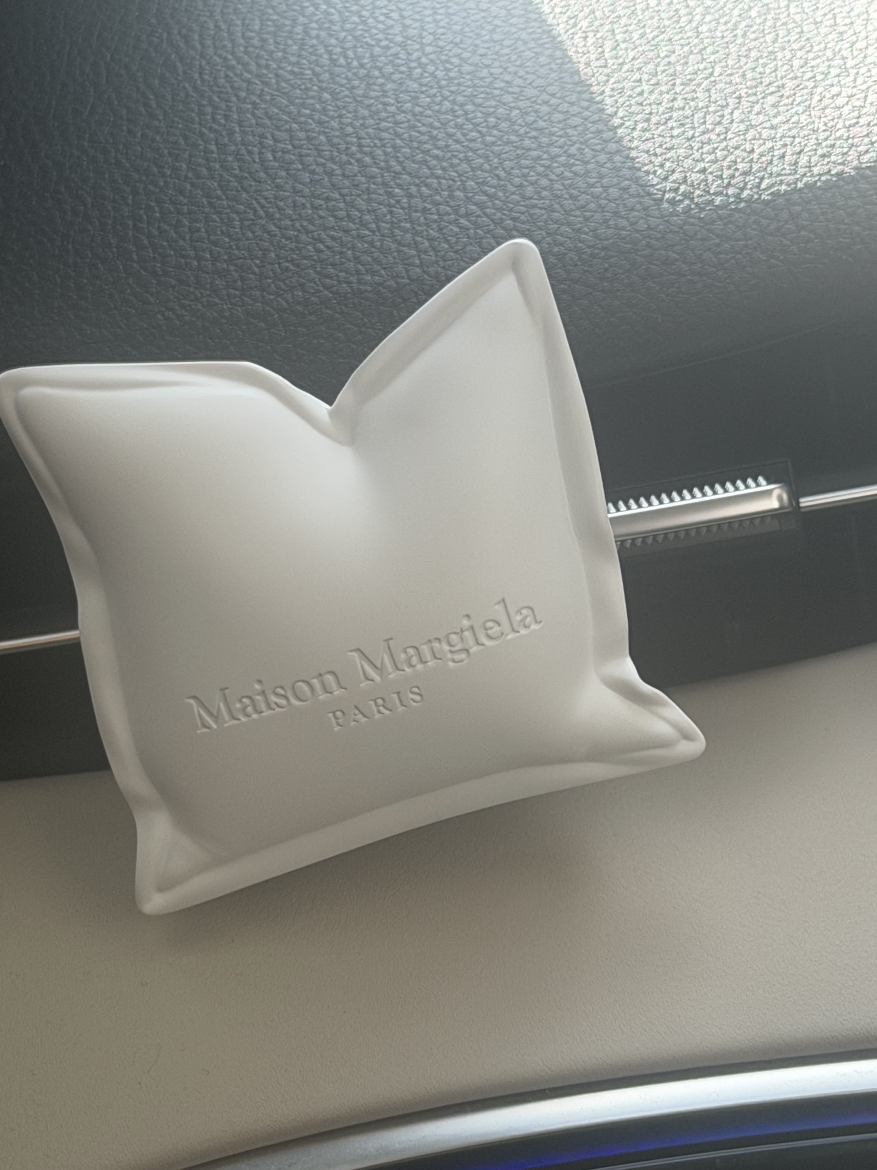 [사은품 이벤트] MAISON MARGIELA REPLICA LAZY SUNDAY MORNING CAR DIFFUSER 착용 스타일 - 1