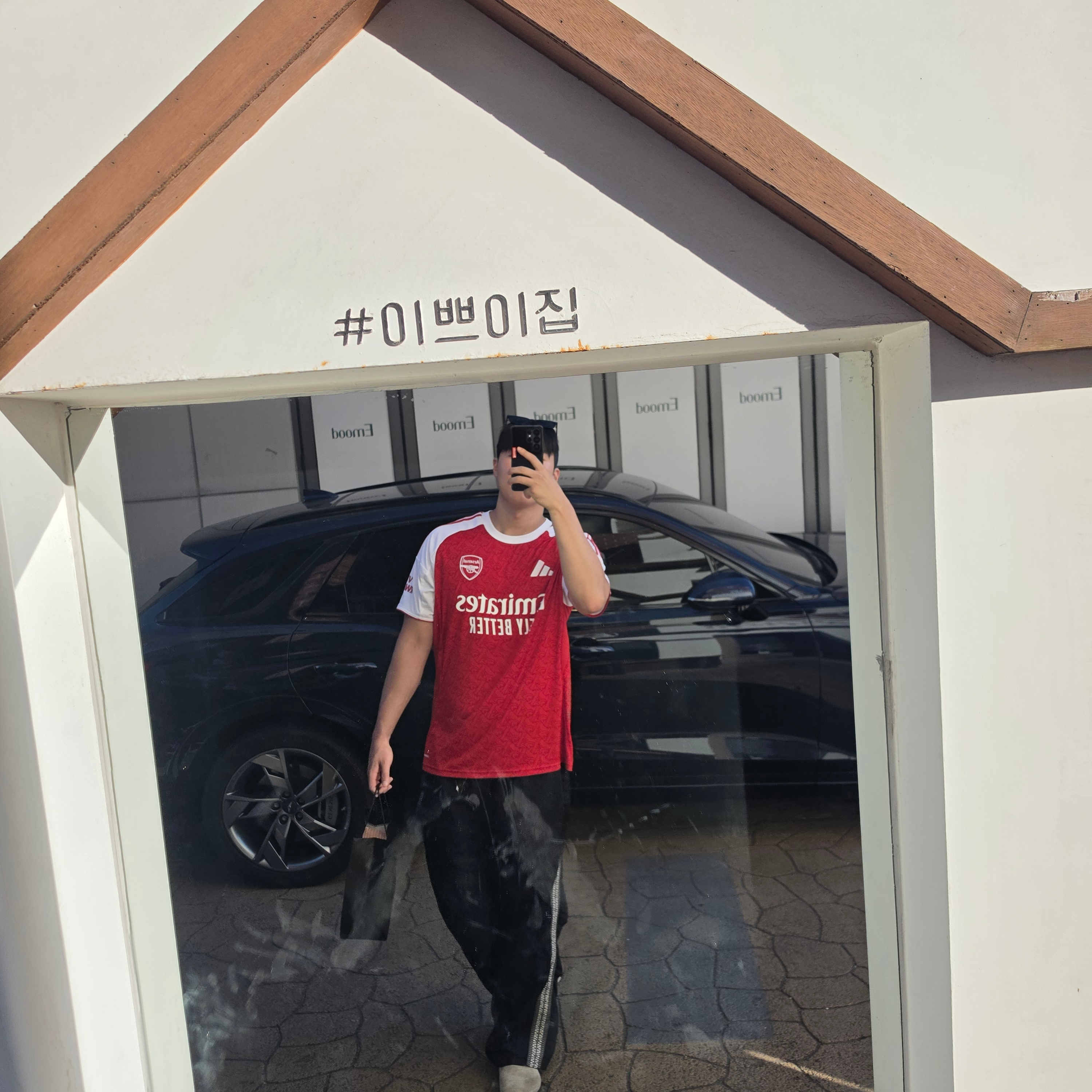 Adidas Arsenal 2025/26 Home Jersey Better Scarlet White - KR Sizing (Non Marking Ver.), Gentle Monster Lilit 01 Black 착용 스타일 - 3