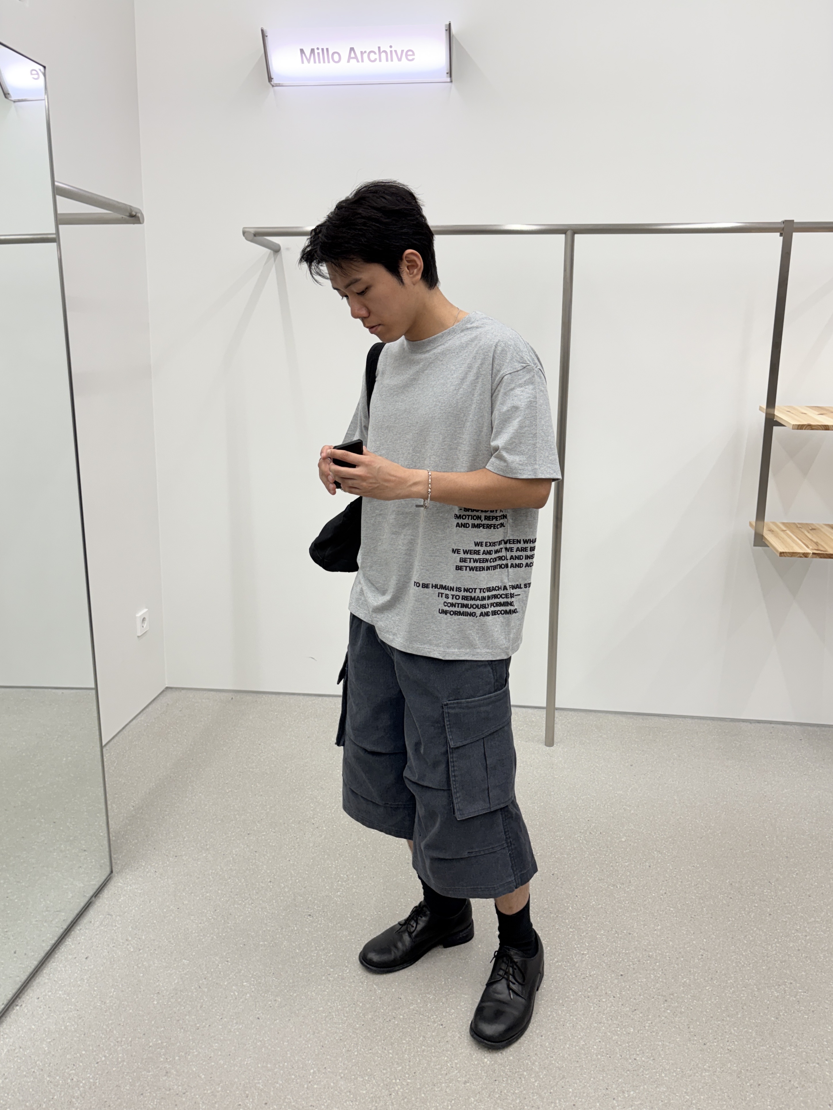 Millo Archive Orbi Bracelet Silver, Millo Archive Side Typo Printed T-Shirt Brown 착용 스타일 - 2