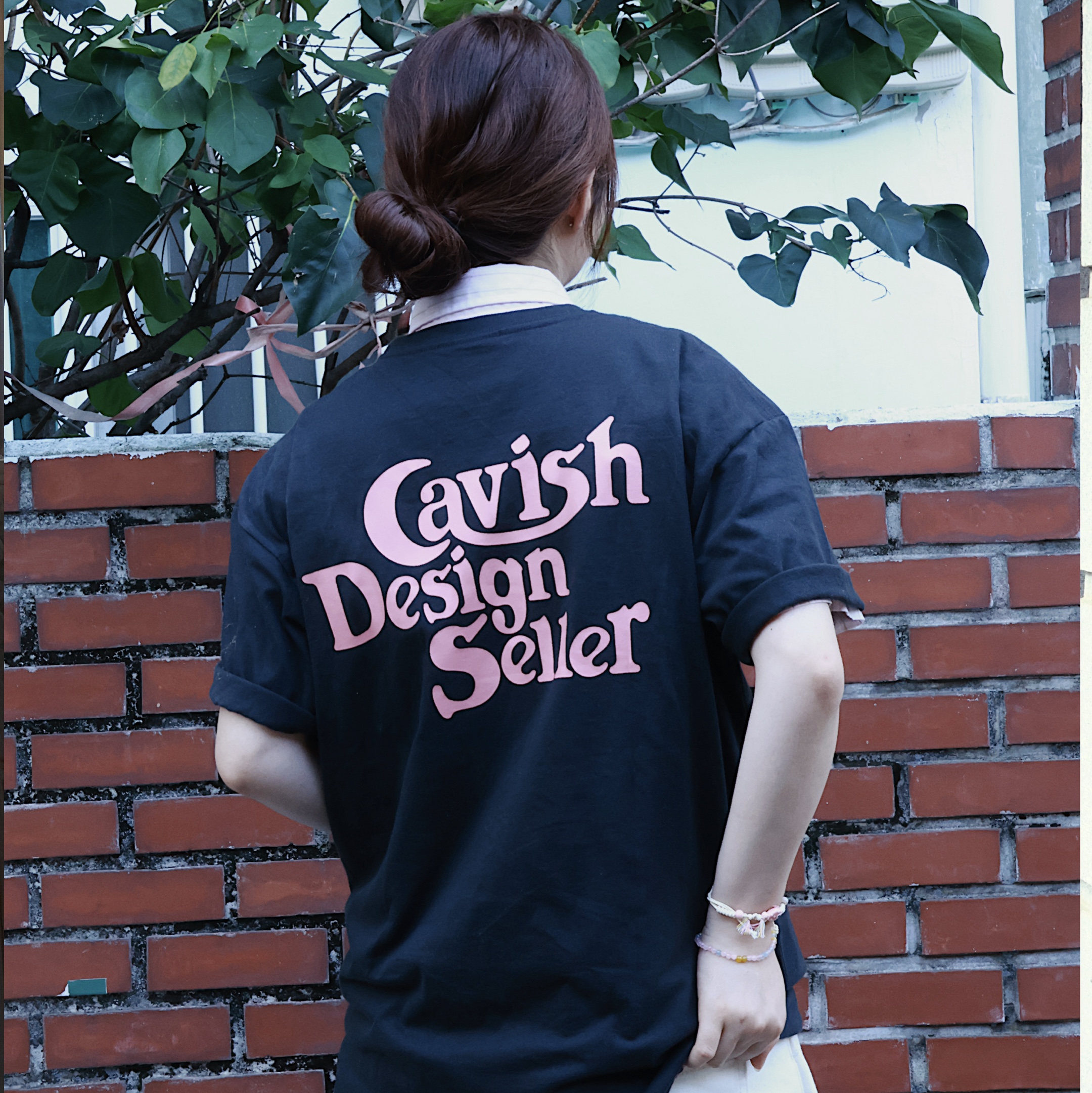 (W) Adidas Spezial Handball Clear Pink, CAVISH Seller Logo SS Tee Charcoal 착용 스타일 - 3