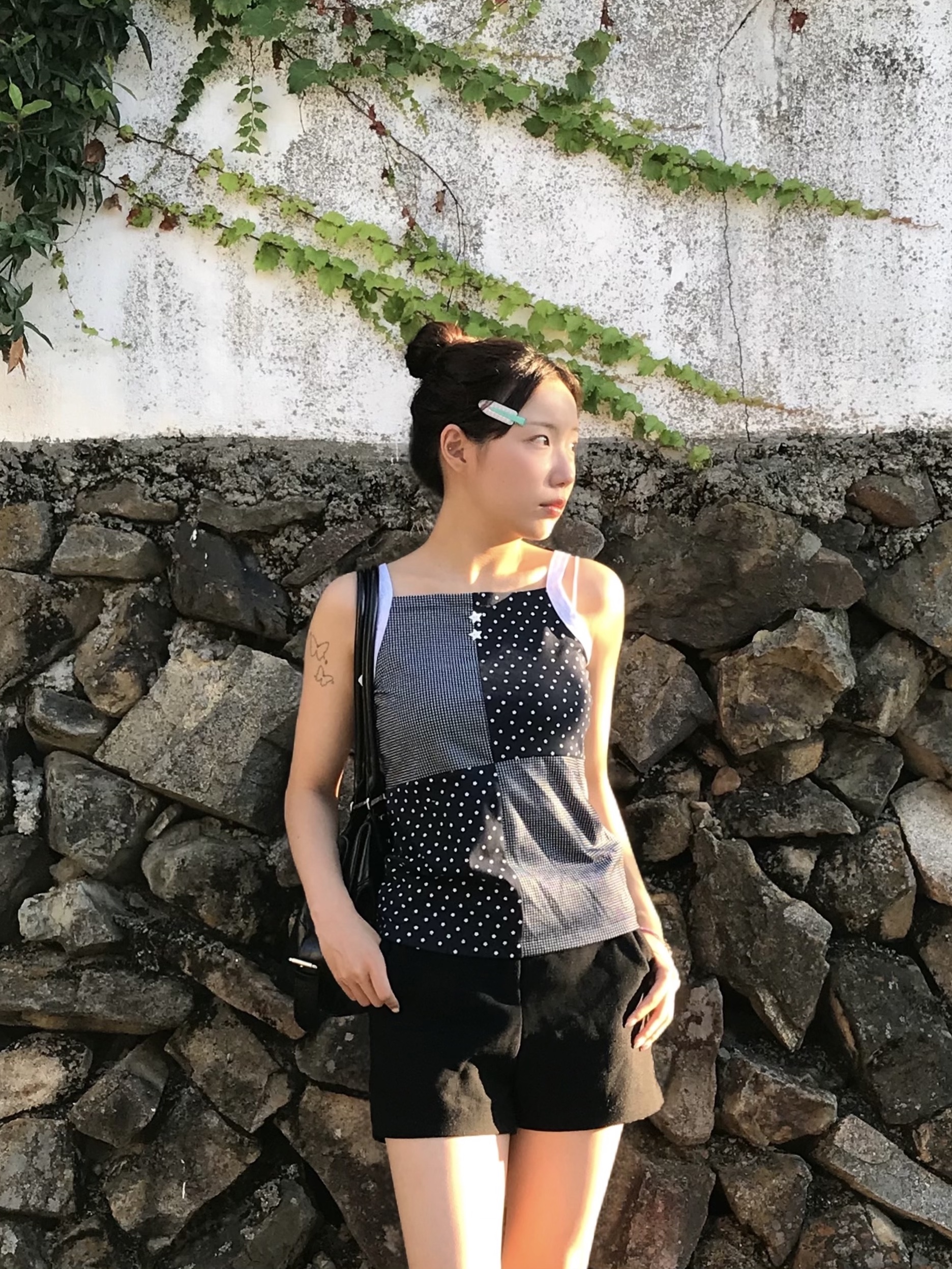CAVISH Mix Patch Sleeveless Navy 착용 스타일 - 4