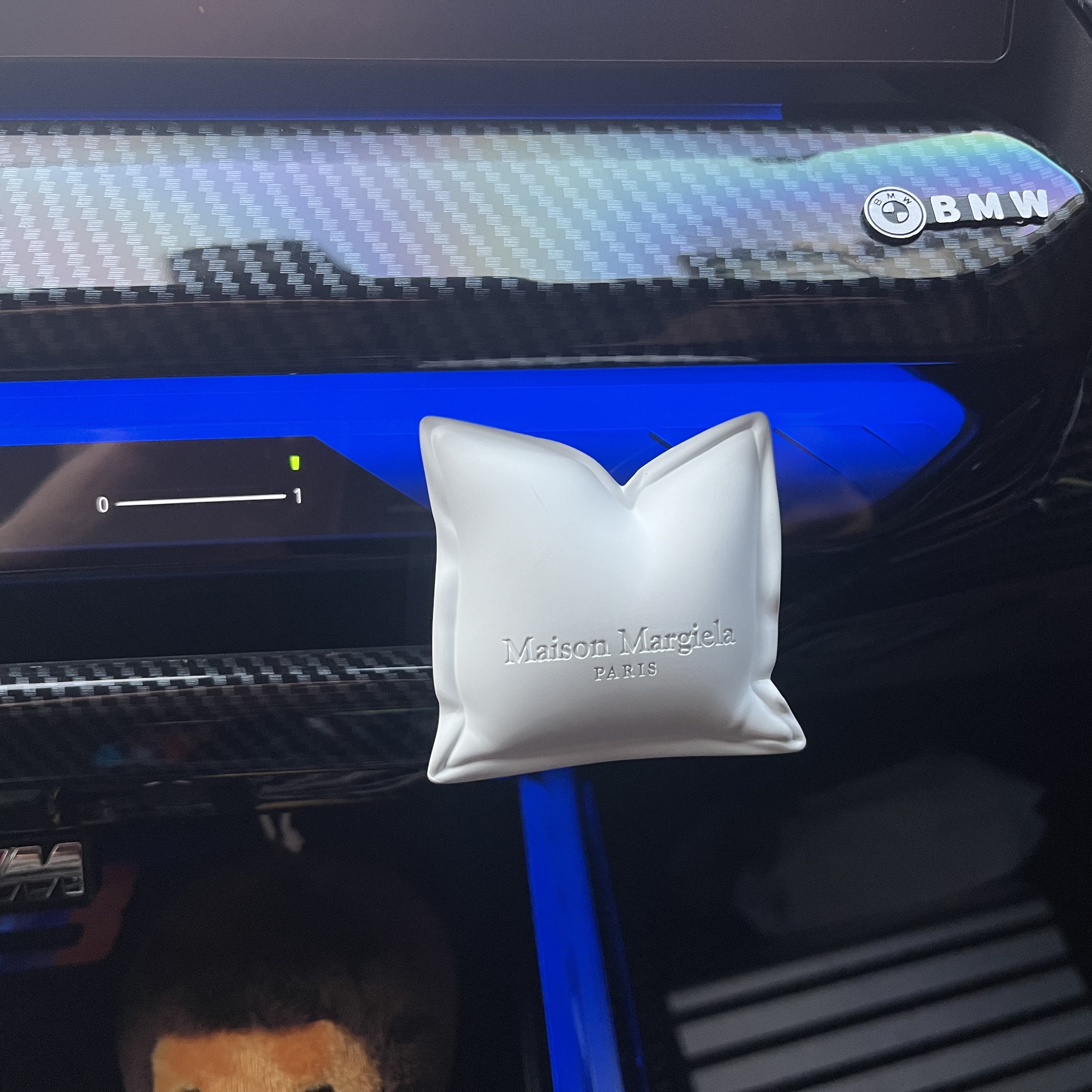 [사은품 이벤트] MAISON MARGIELA REPLICA LAZY SUNDAY MORNING CAR DIFFUSER 착용 스타일