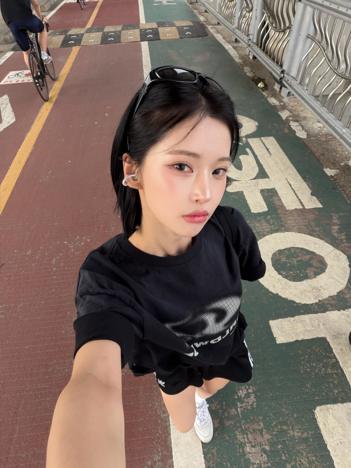 Edifier Comfo Bass Open-Ear Bluetooth Earbuds - Silver 착용 스타일 - 4