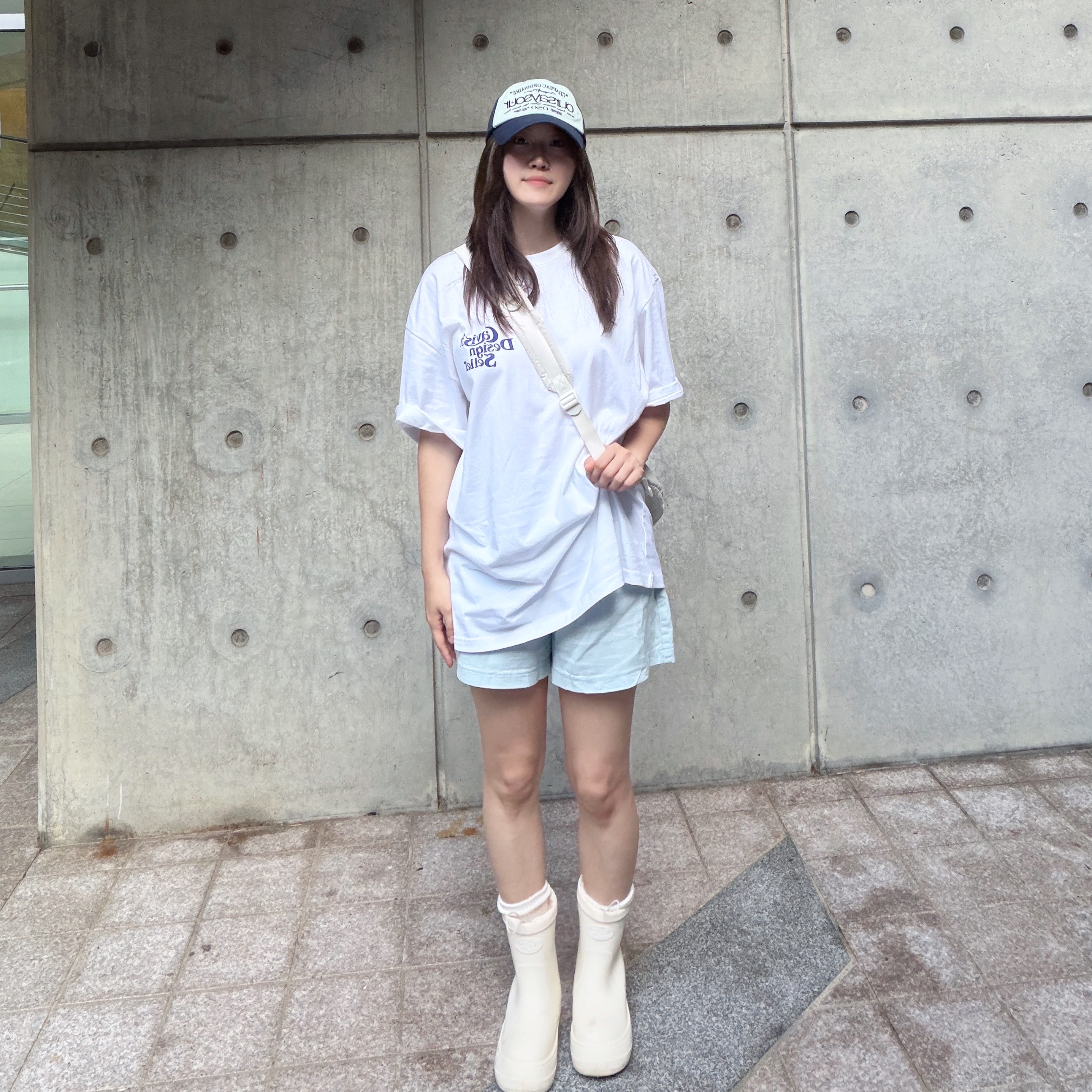 CAVISH Seller Logo SS Tee White, RECLOW Re-rain Shirring Boots Ivory 착용 스타일 - 6