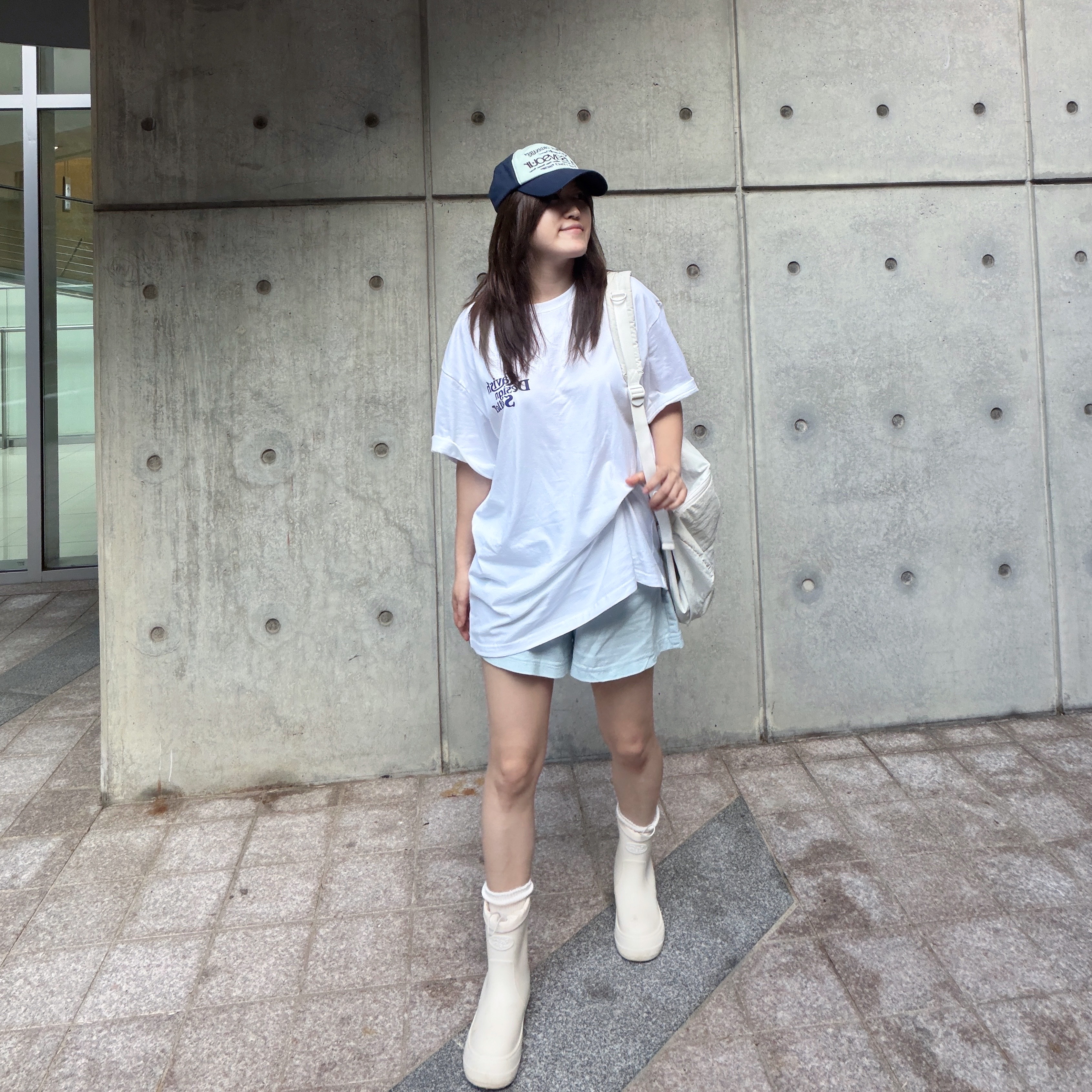 CAVISH Seller Logo SS Tee White, RECLOW Re-rain Shirring Boots Ivory 착용 스타일 - 8