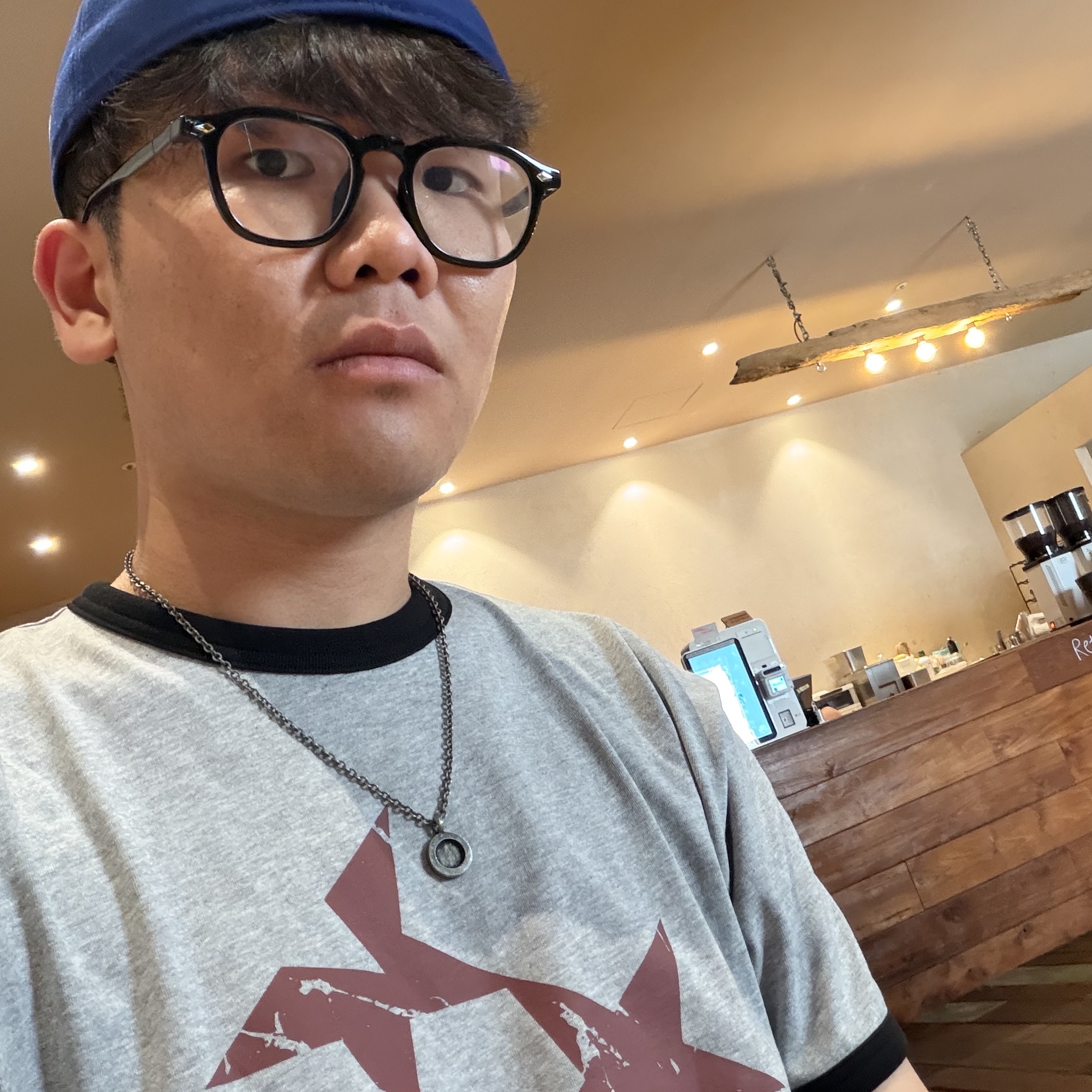 CAVISH Twin Star Ringer SS Tee Grey 착용 스타일 - 4