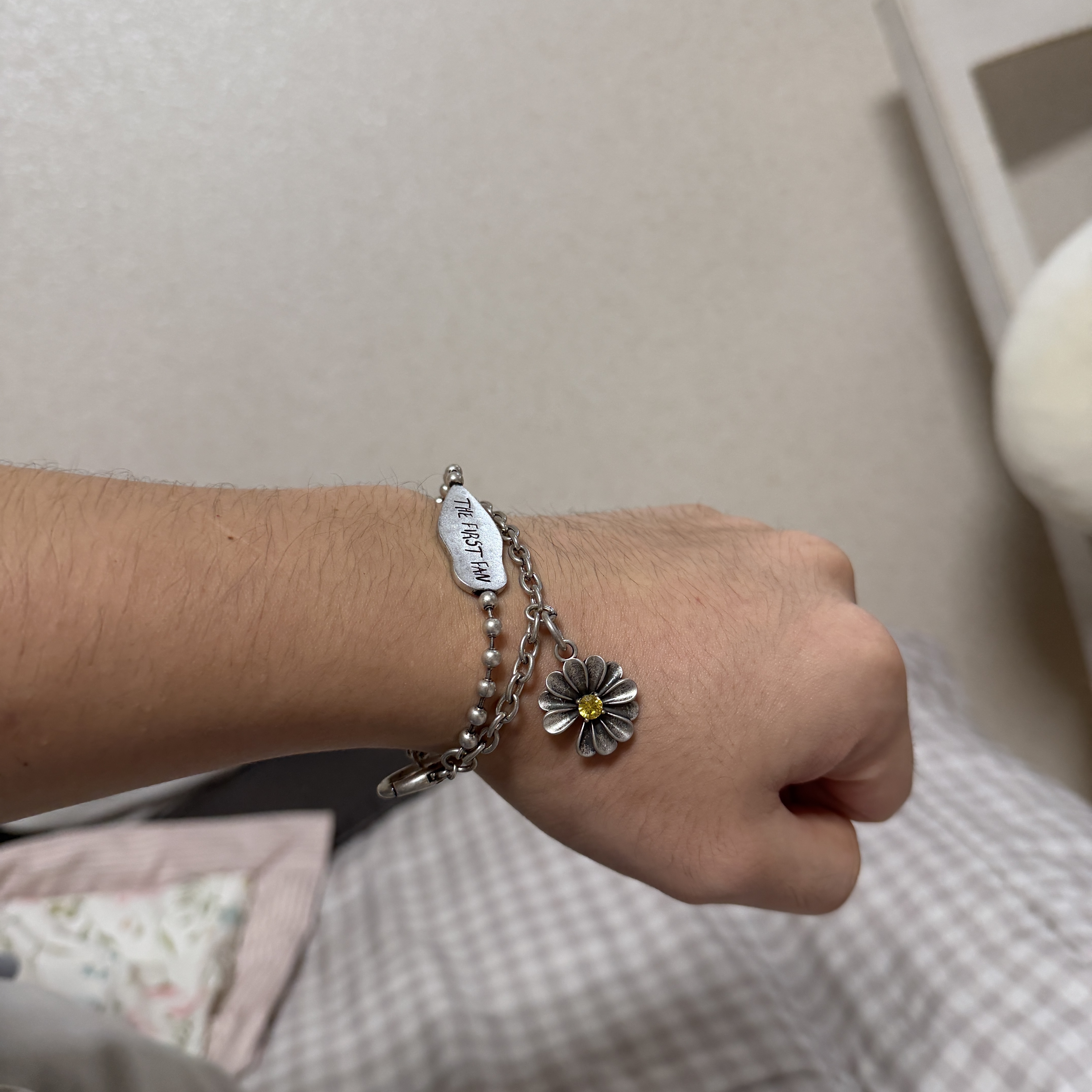 Casetify x Peaceminusone x Toy Story The First Fan Fashion Key Metal Chain Wrist Strap 착용 스타일 - 2