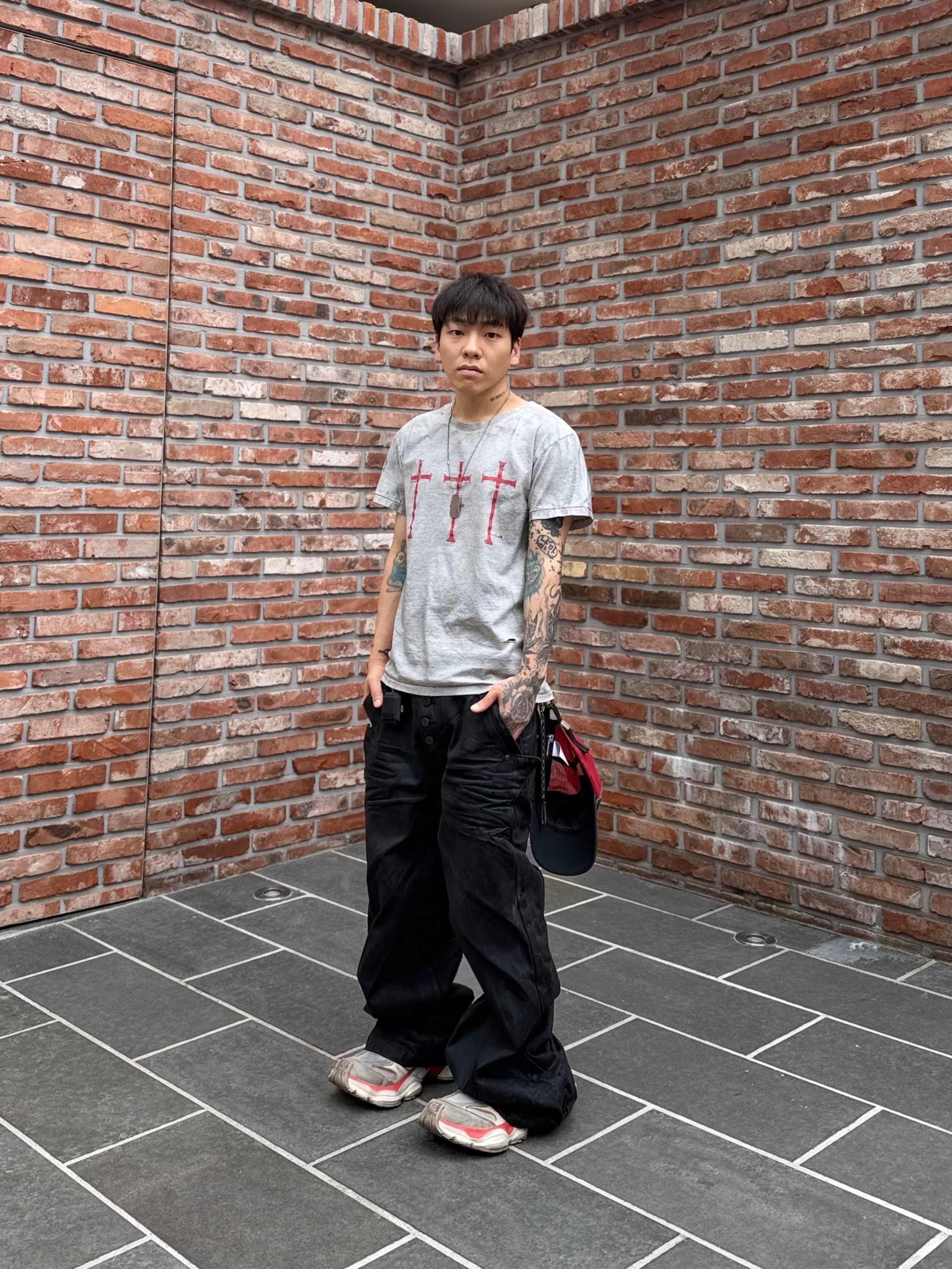 tornortied Messiah T-Shirt
Gray, tornortied Appliqué Mesh Cap Red 착용 스타일 - 3