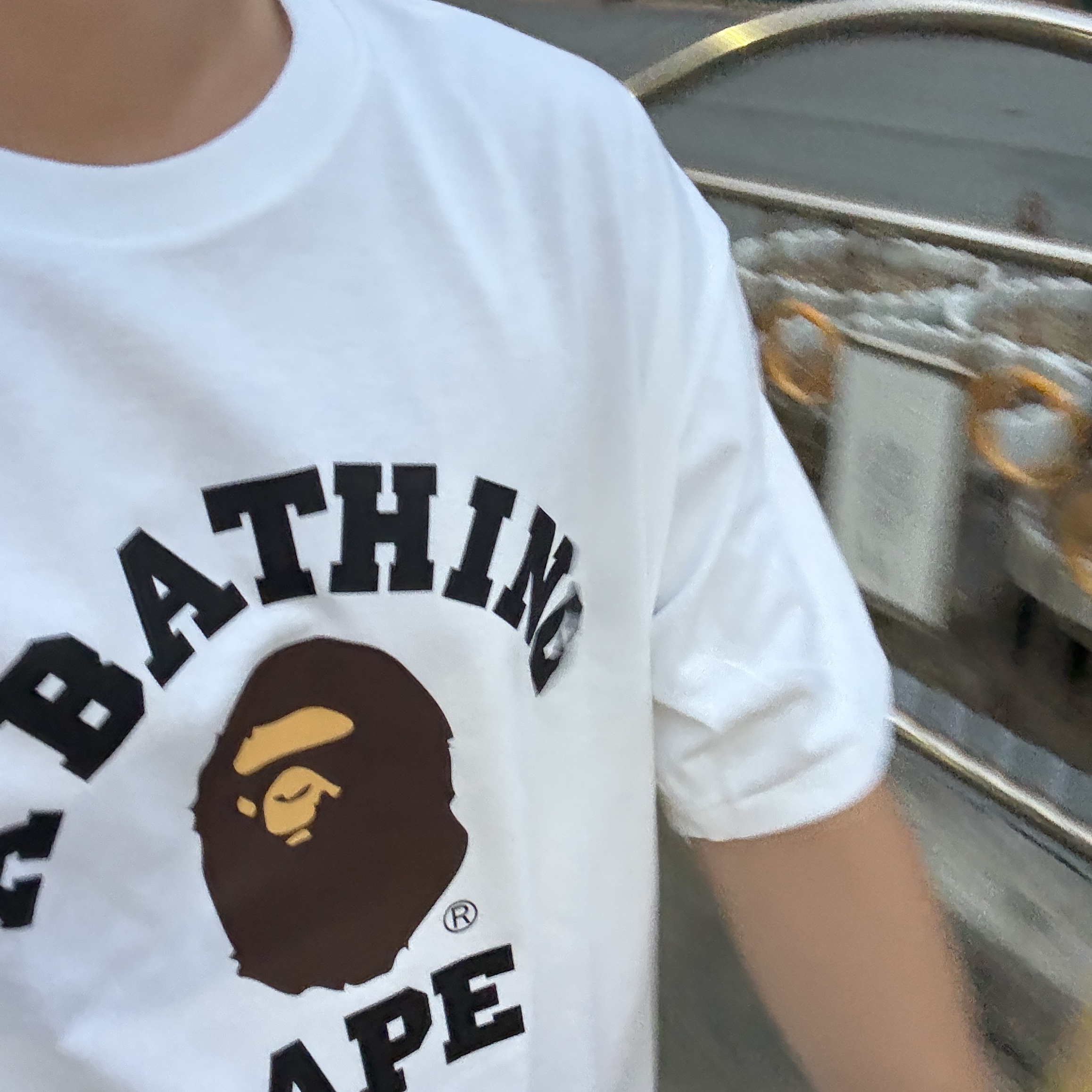 BAPE College T-Shirt White 착용 스타일 - 3