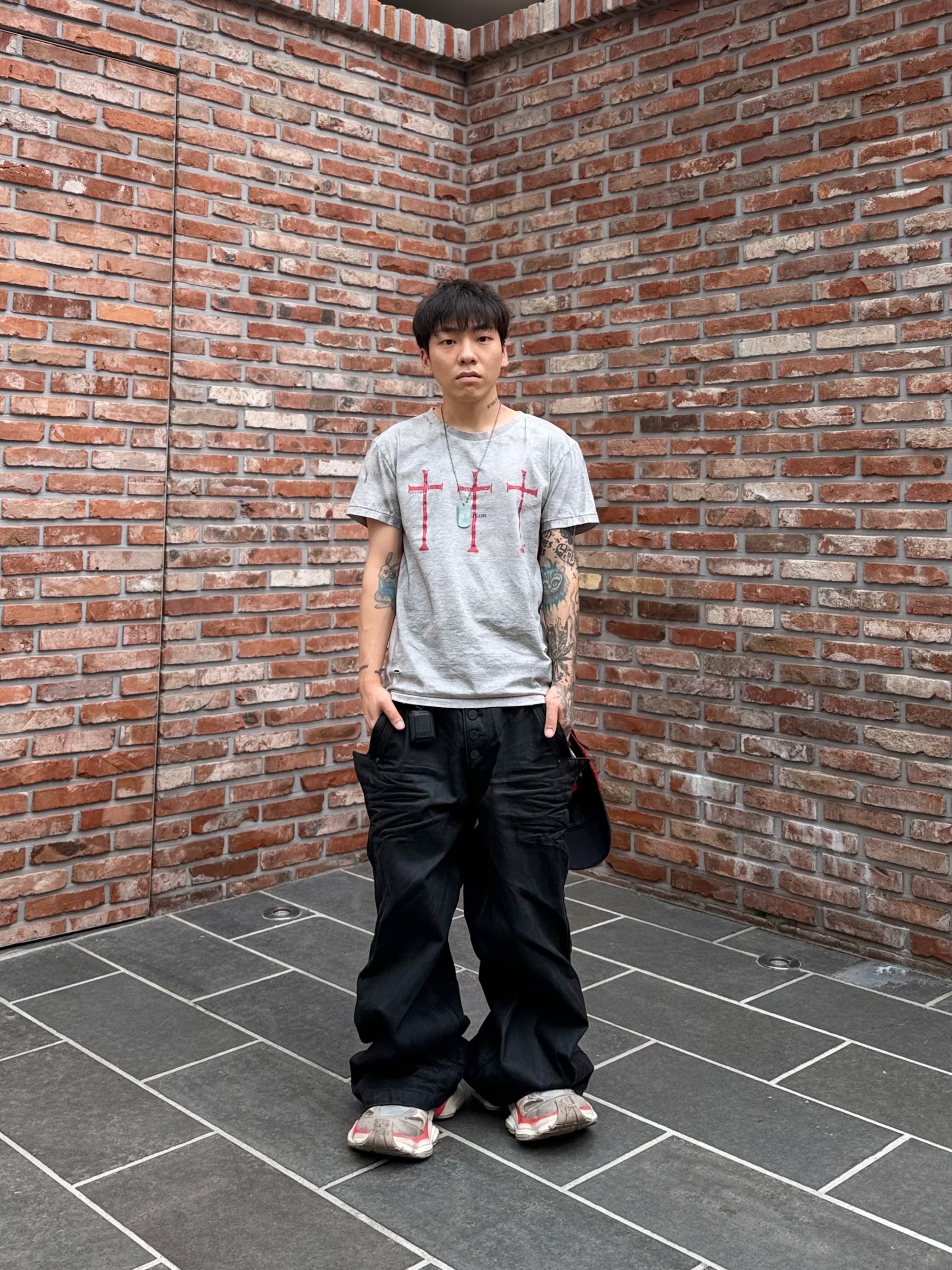 tornortied Messiah T-Shirt
Gray, tornortied Appliqué Mesh Cap Red 착용 스타일 - 4