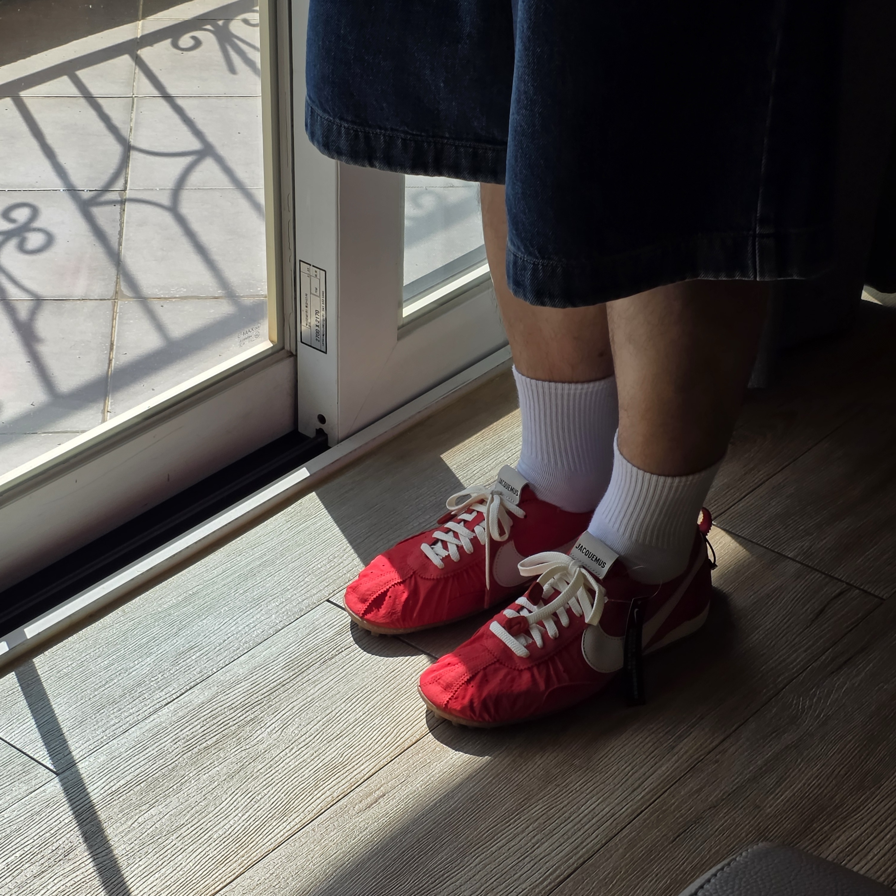 Nike x Jacquemus Moon Shoe SP University Red and Bicycle Yellow 착용 스타일 - 2