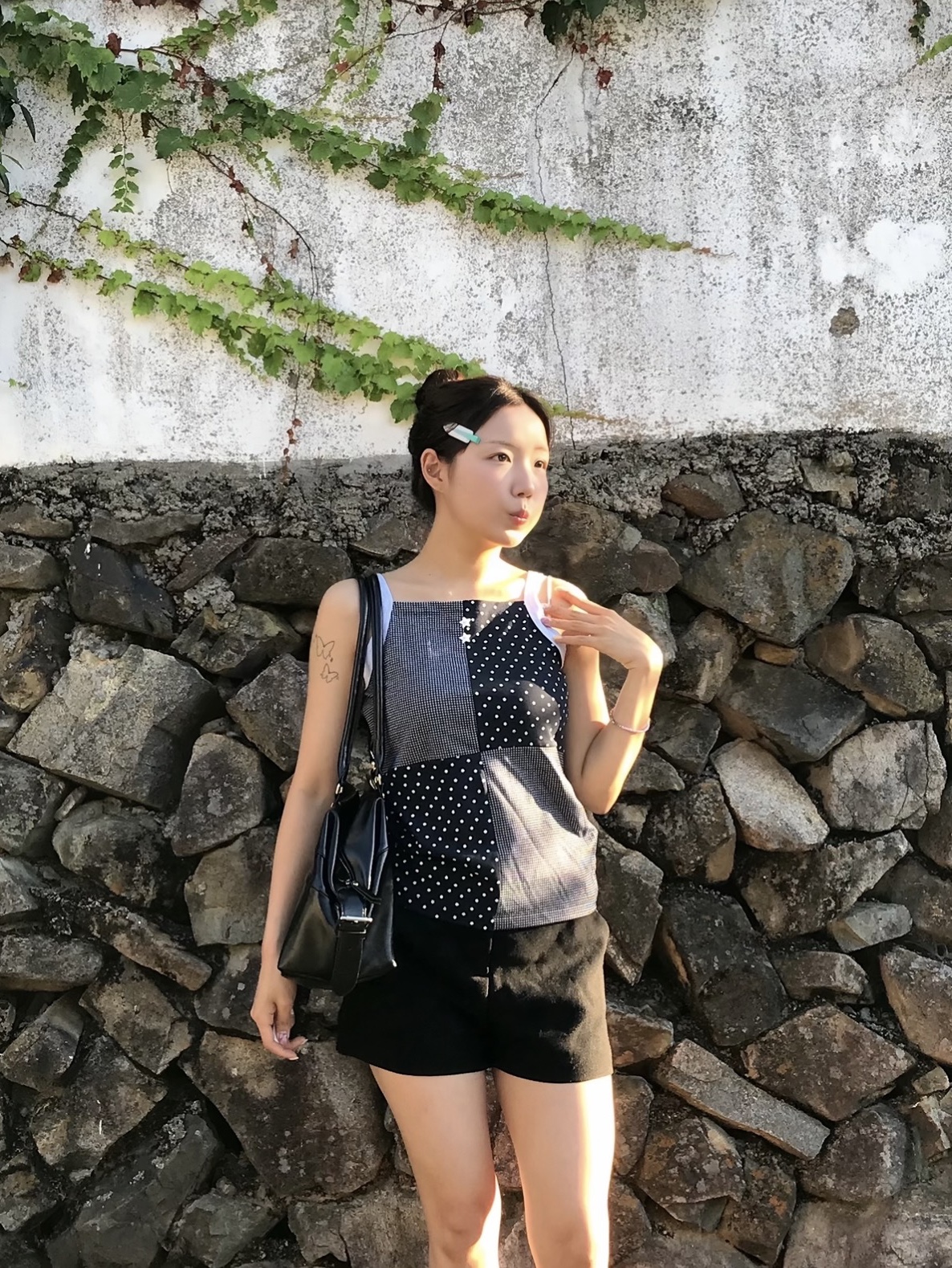 CAVISH Mix Patch Sleeveless Navy 착용 스타일 - 3