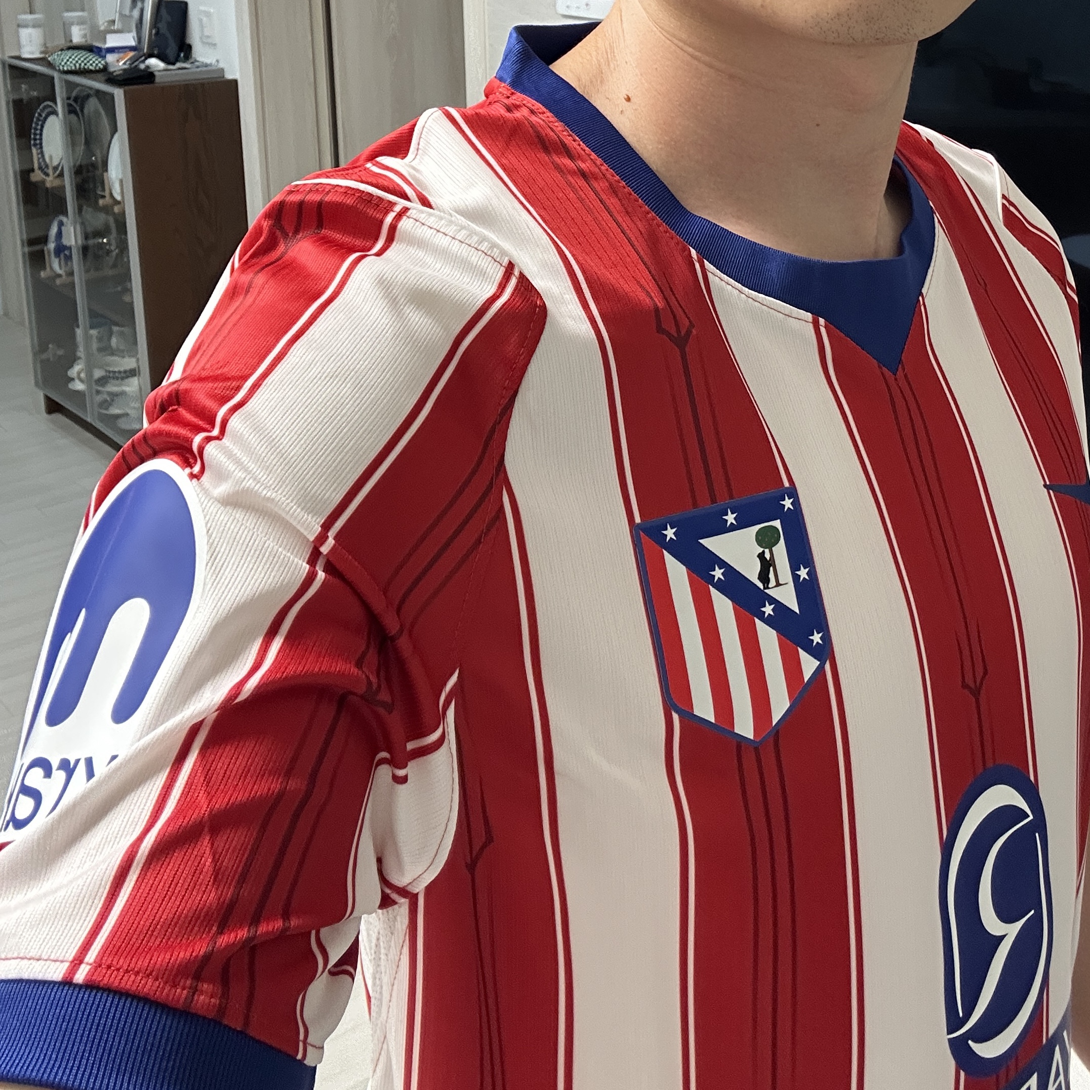 Nike Atletico Madrid 2026/27 Stadium Home Dri-Fit Replica Jersey White University Red (II1893-101) (Non Marking Ver.) 착용 스타일