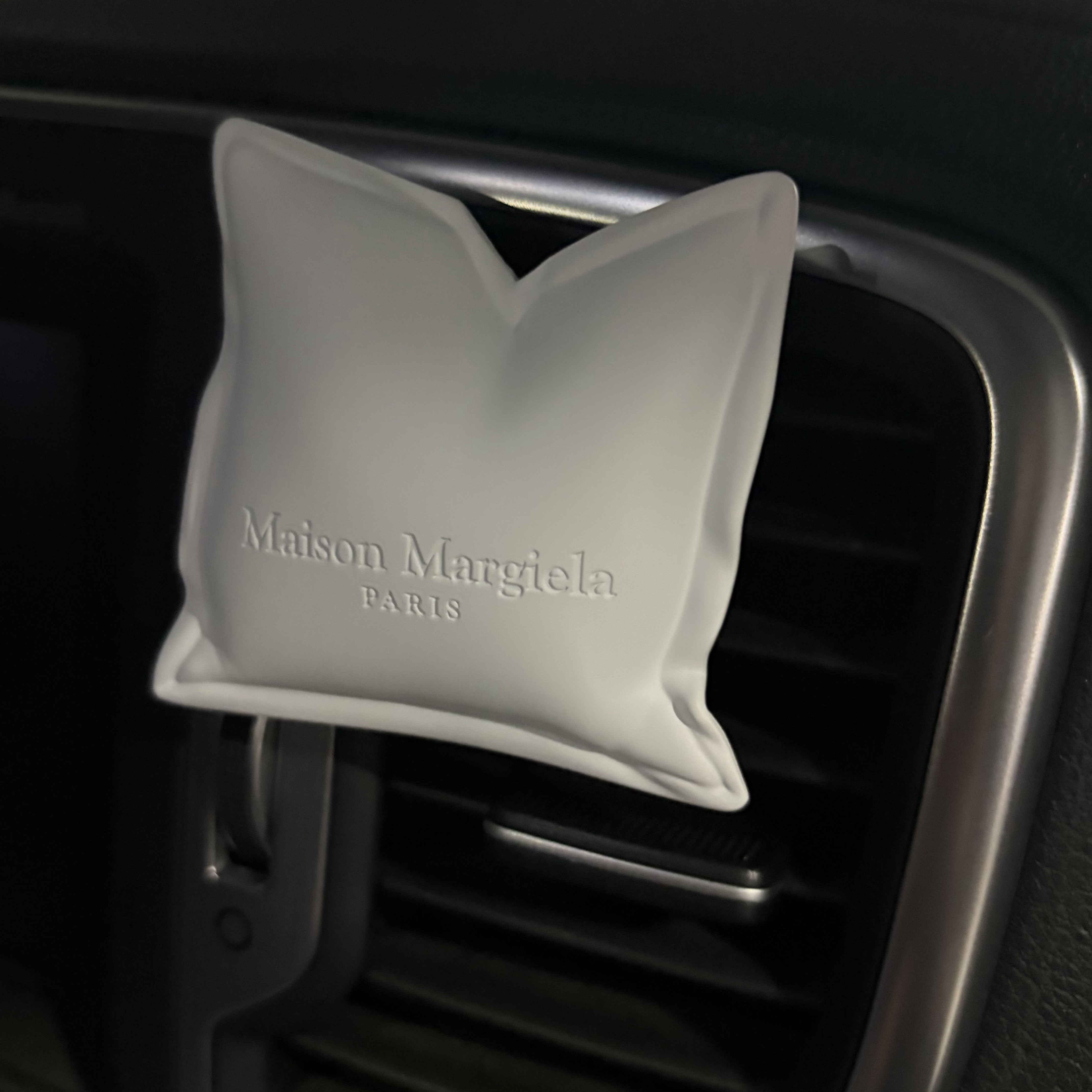 [사은품 이벤트] MAISON MARGIELA REPLICA LAZY SUNDAY MORNING CAR DIFFUSER 착용 스타일 - 3