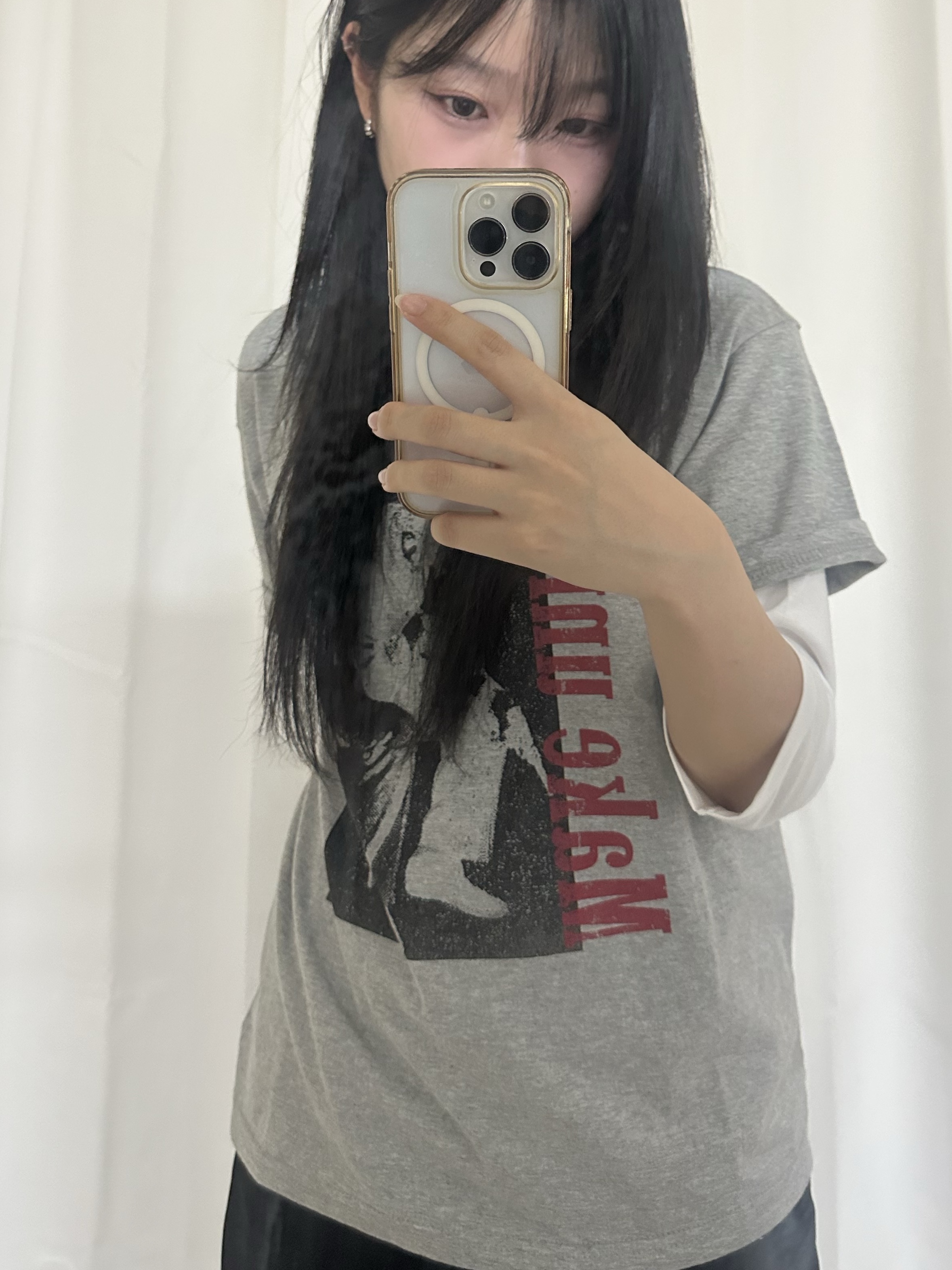 AMOU Trouble Half T-Shirts Gray 착용 스타일 - 2