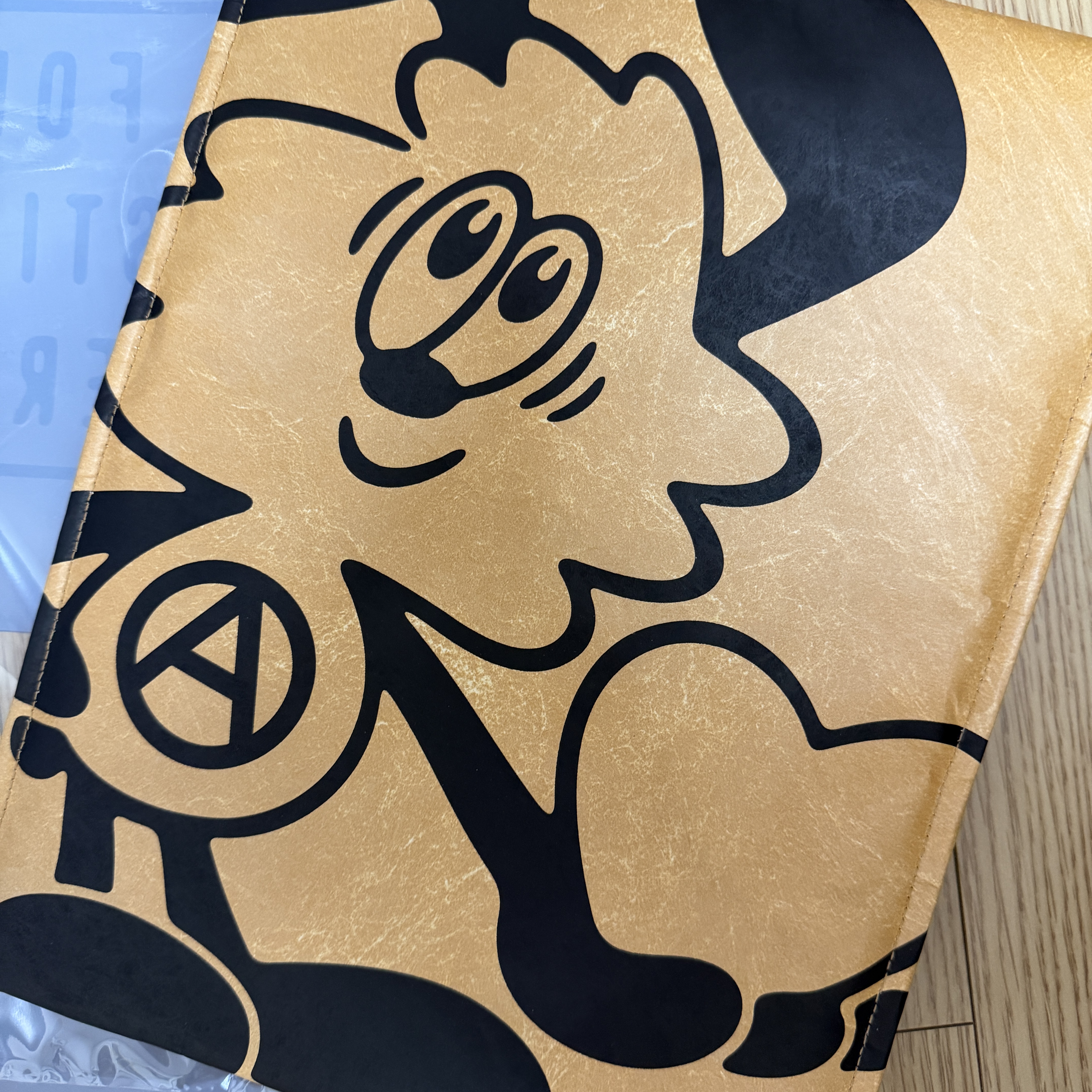 Human Made x Verdy PC Tablet Case 14 Inch Beige - Jamsil Store Exclusvie 착용 스타일