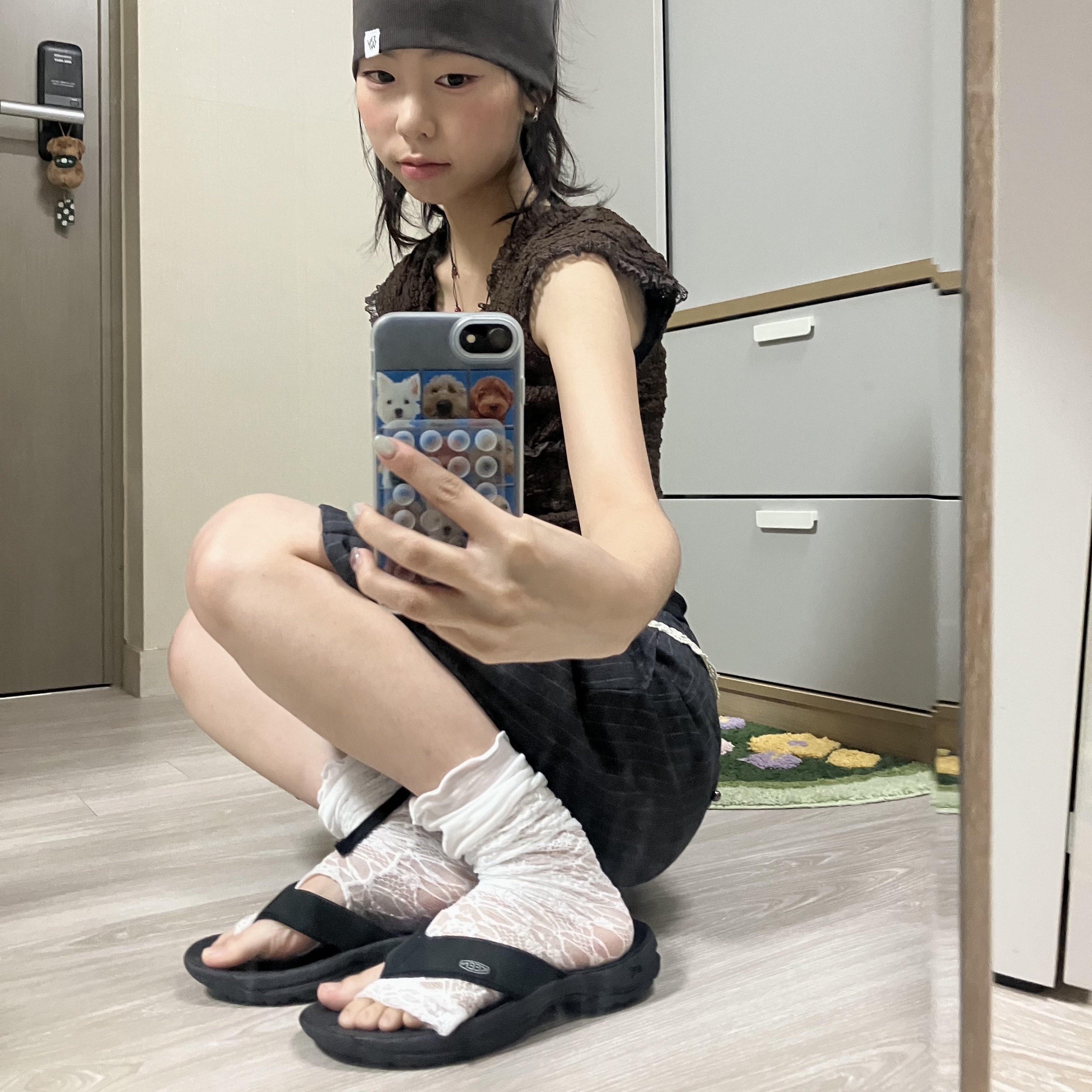 (W) Keen Kona Leather Flip-Flop Black Vapor 착용 스타일
