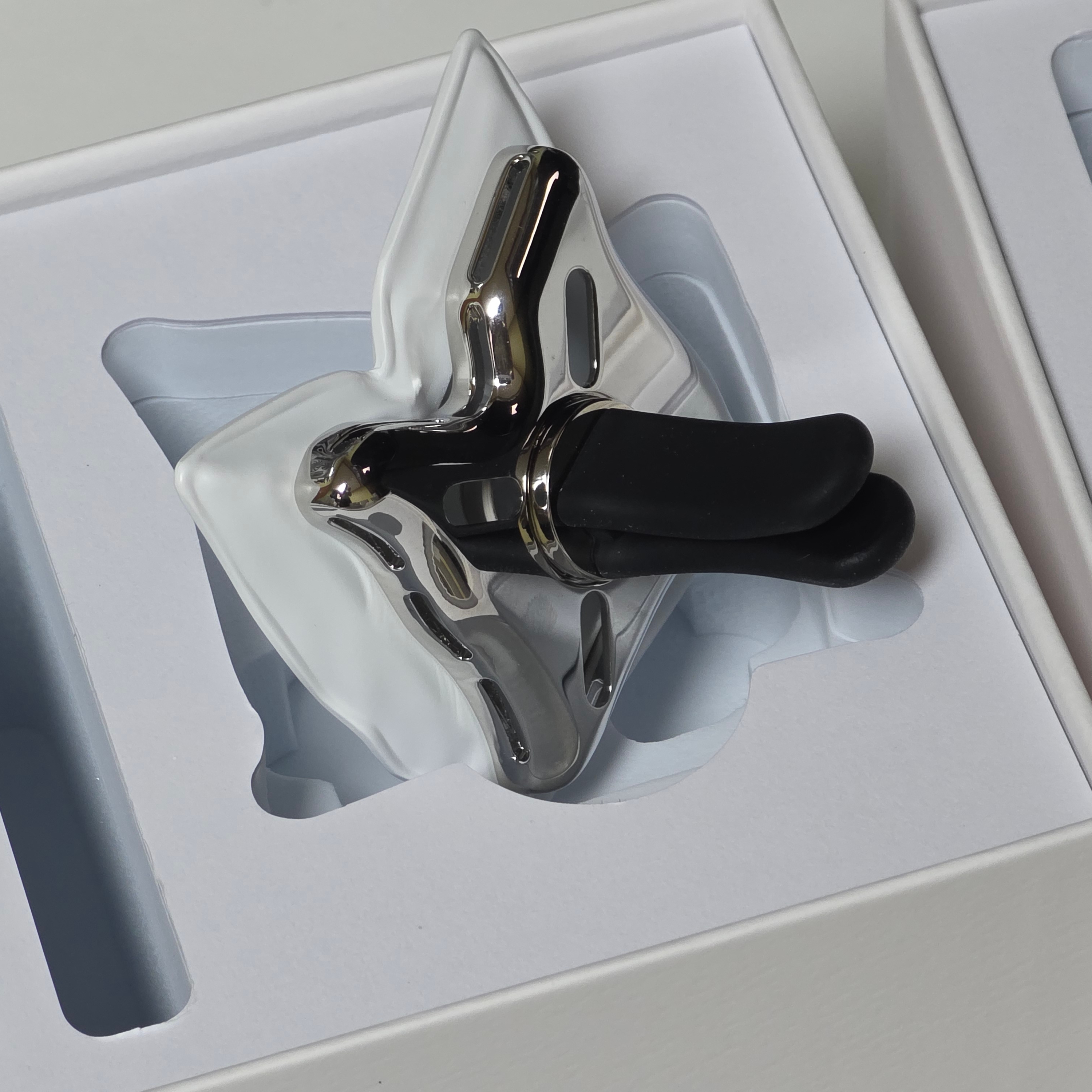 [사은품 이벤트] MAISON MARGIELA REPLICA LAZY SUNDAY MORNING CAR DIFFUSER 착용 스타일 - 4