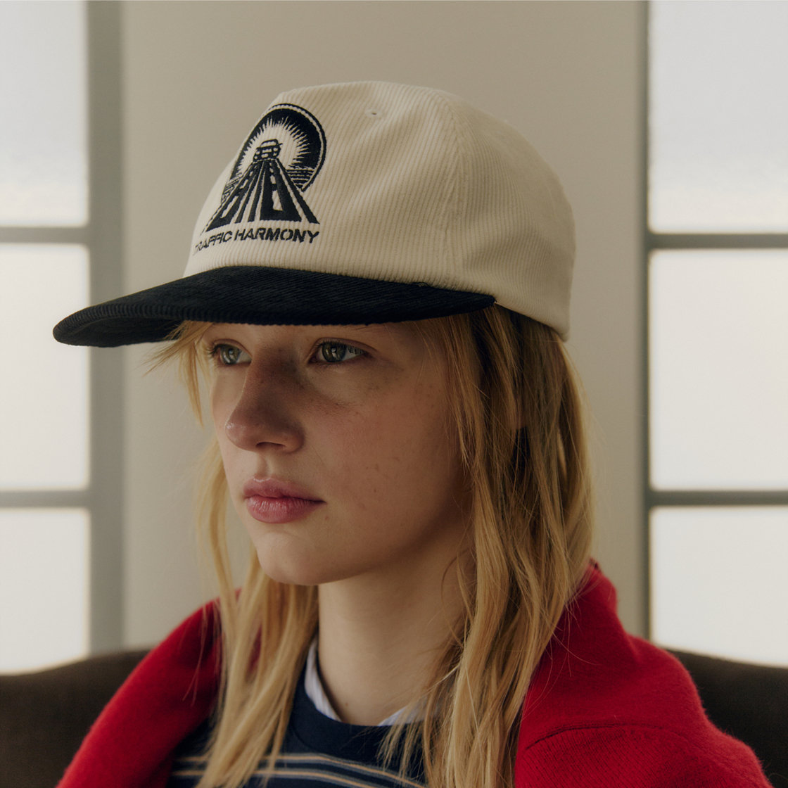트래픽하모니 코듀로이 드라이브 로고 딥핏 5패널 캡 아이보리&블랙(Traffic Harmony Corduroy Drive Logo Deep Fit 5-Panel Cap Ivory & Black) - 3