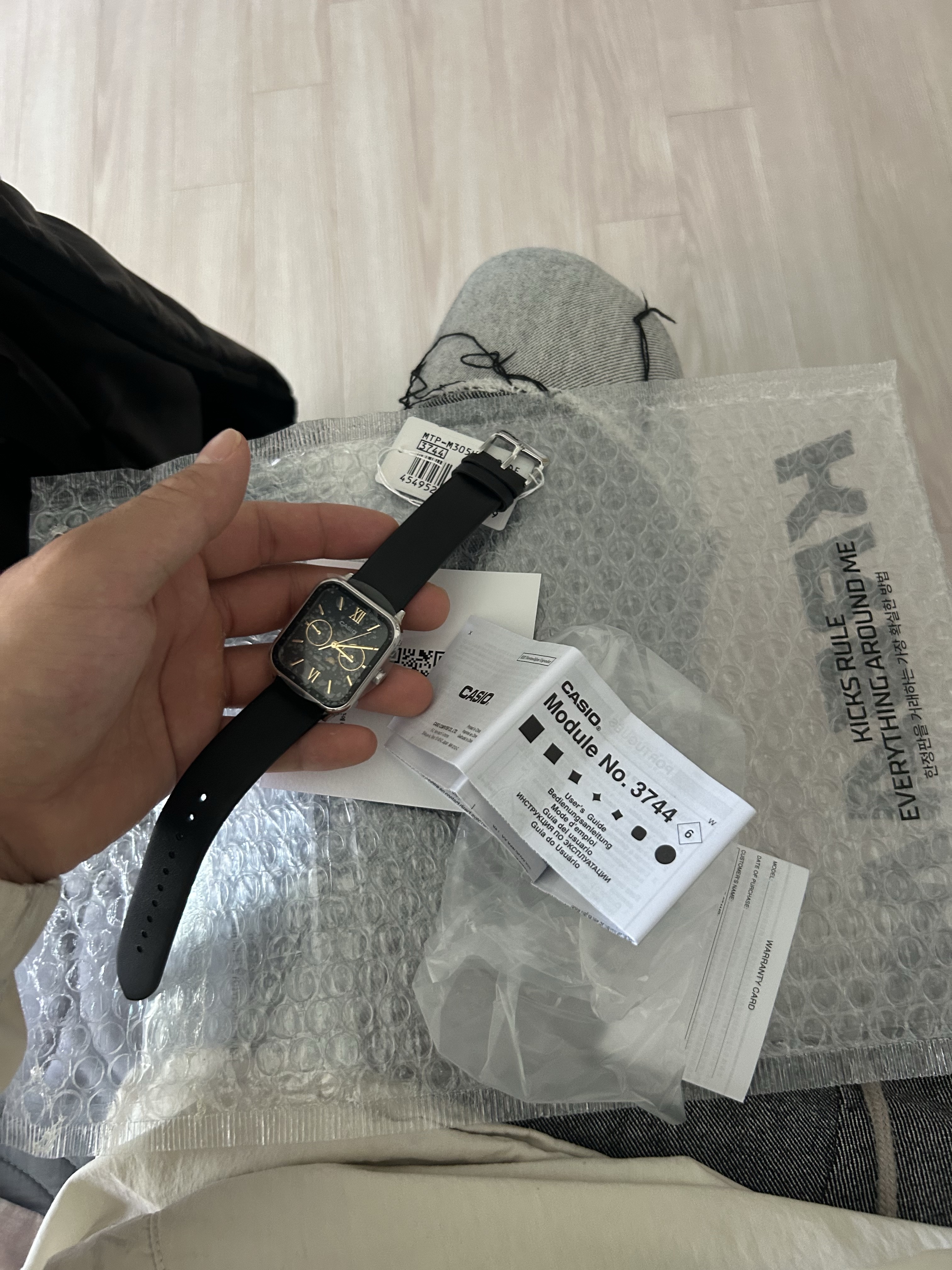 Casio MTP-M305L-1A2V 착용 스타일