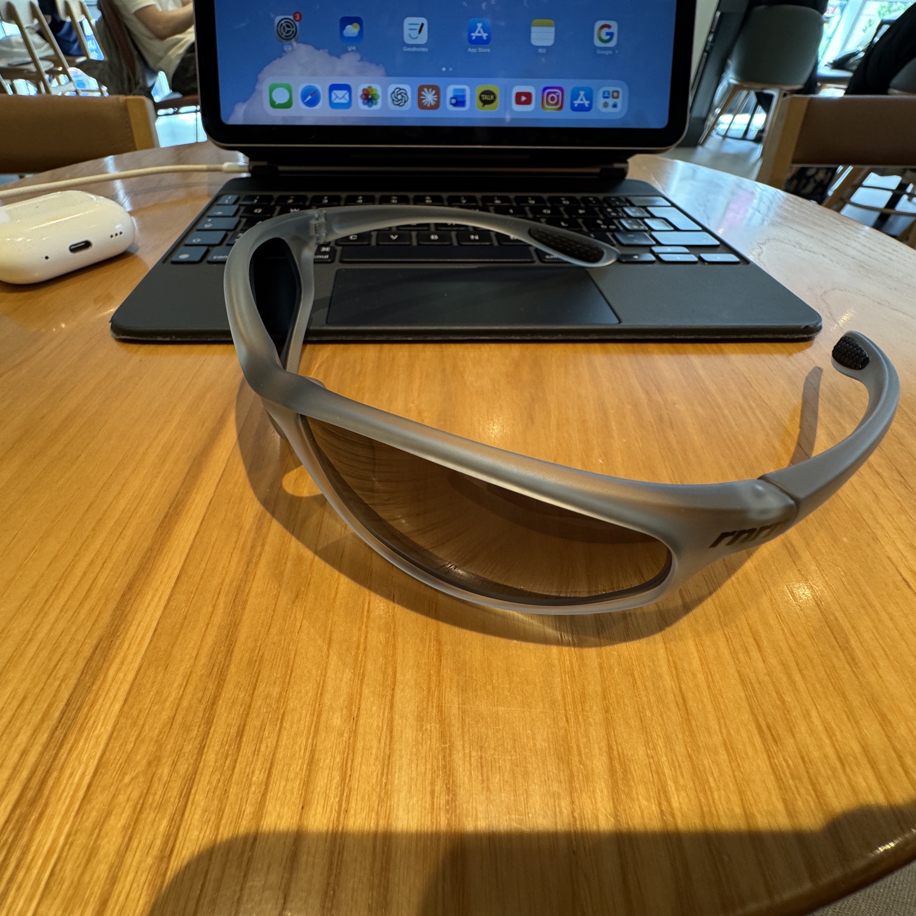 rnrn Eye Scope Sunglasses Grey 착용 스타일