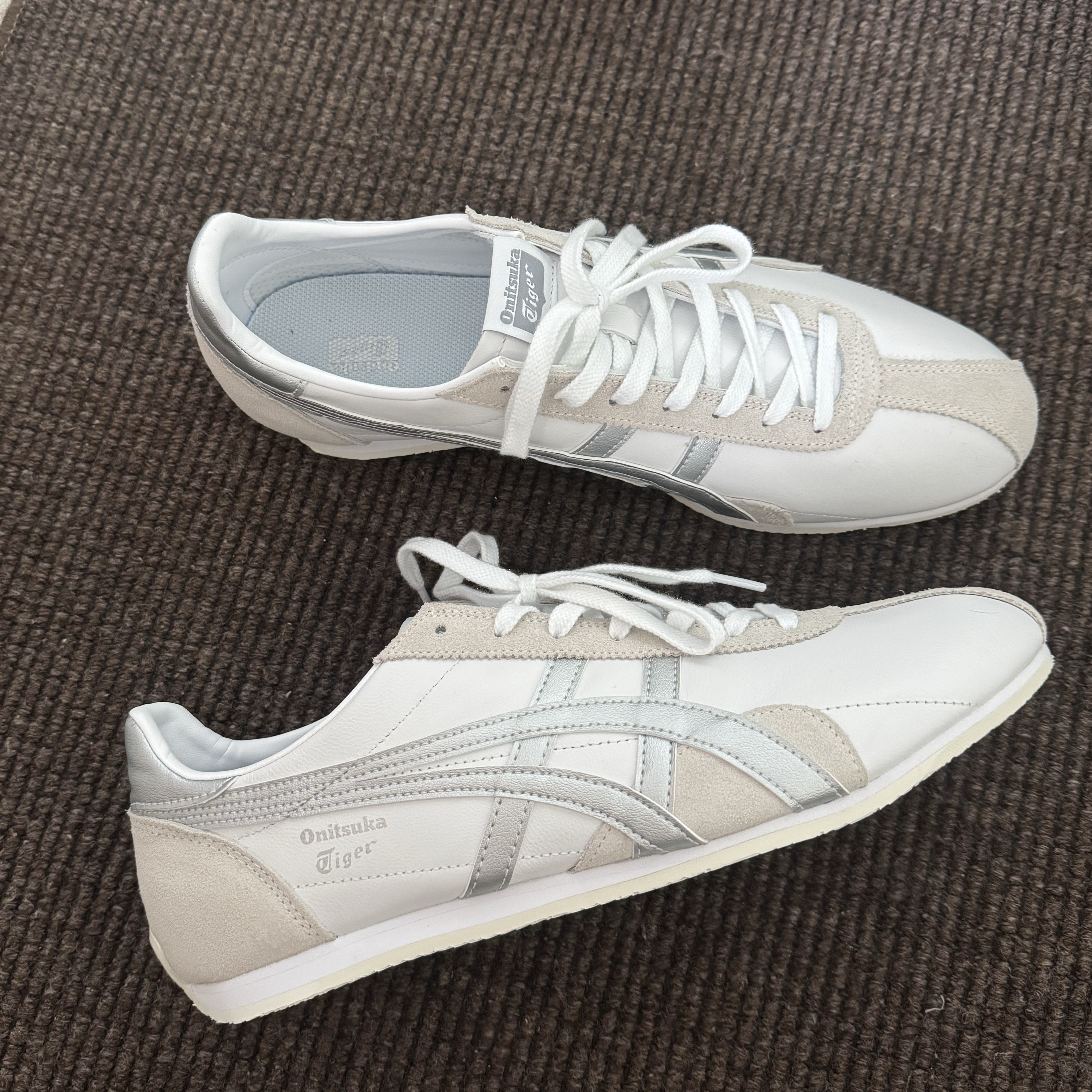 Onitsuka Tiger Runspark White Silver 착용 스타일