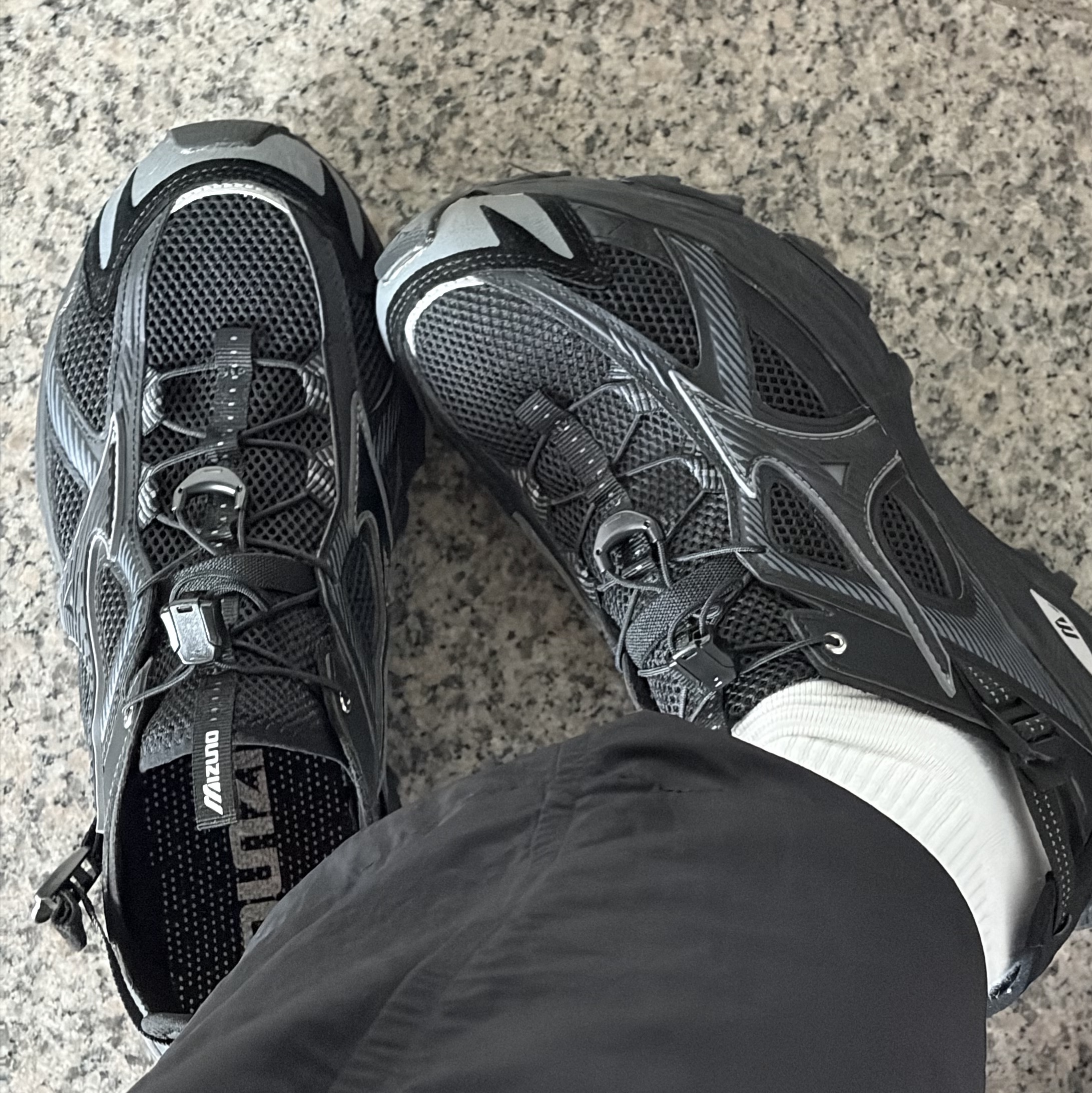 Mizuno Racer Trail SE Black 착용 스타일
