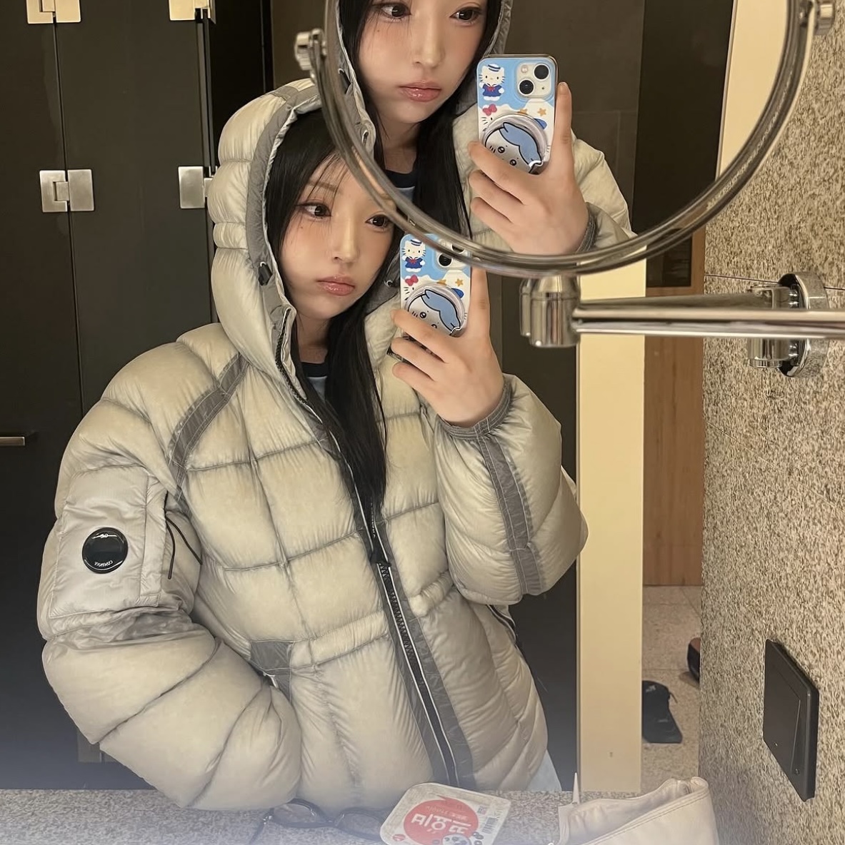 C.P. Company Korea Exclusive D.D. Shell Hooded Down Jacket Lunar Rock - 25FW 착용 스타일