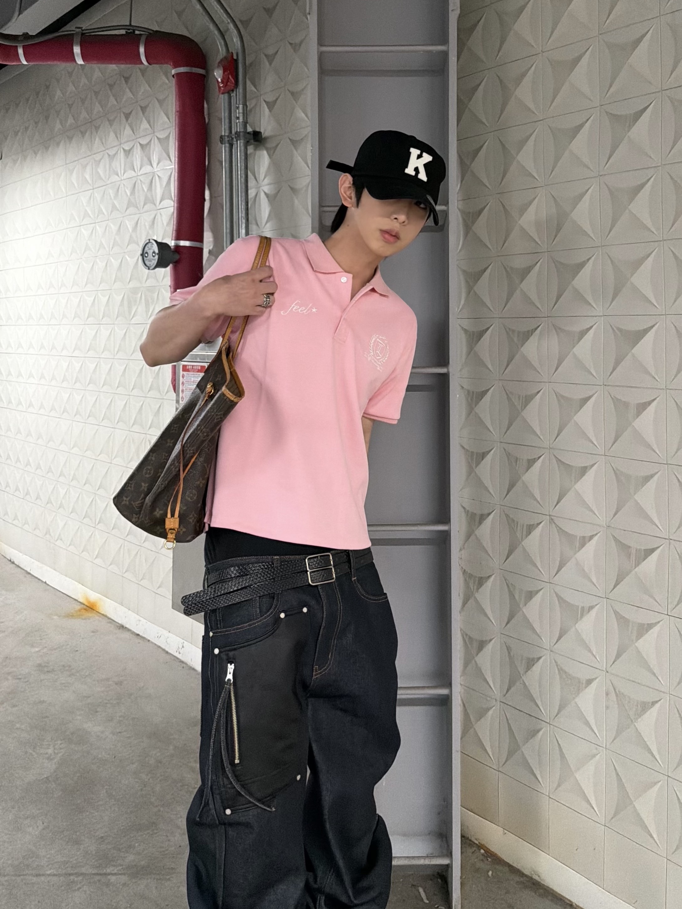 아이필럭키 럭키 코인 폴로 셔츠 핑크, 아이필럭키 럭키 코인 레더 패치 스트르레이트 진 착용 스타일 - 4