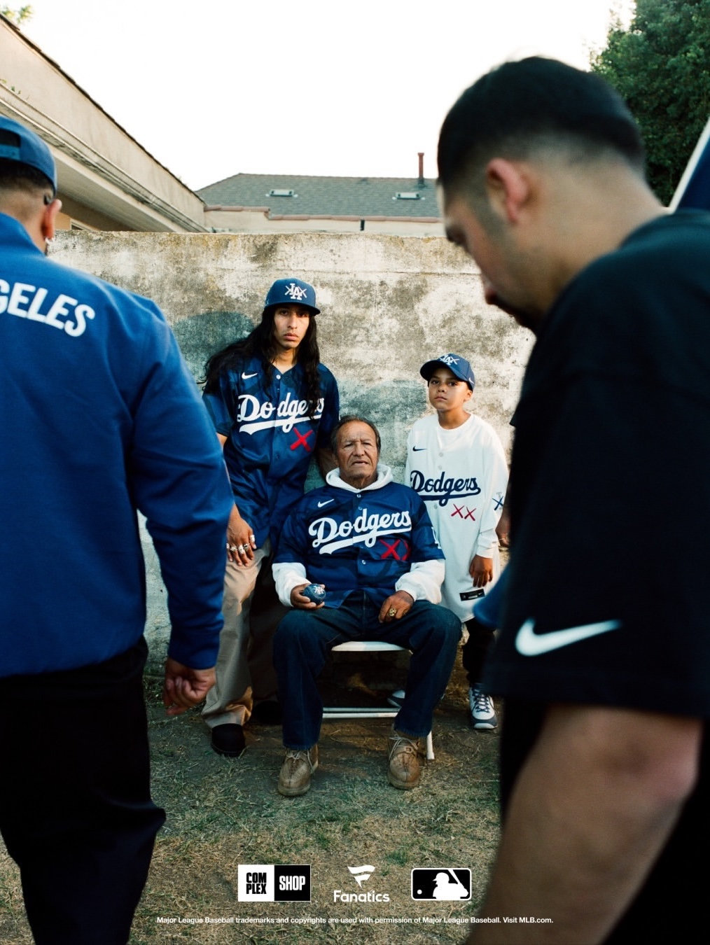 Nike x KAWS MLB Los Angeles Dodgers Stadium Jersey White, Nike x KAWS MLB New York Yankees Stadium Jersey White 착용 스타일 - 8