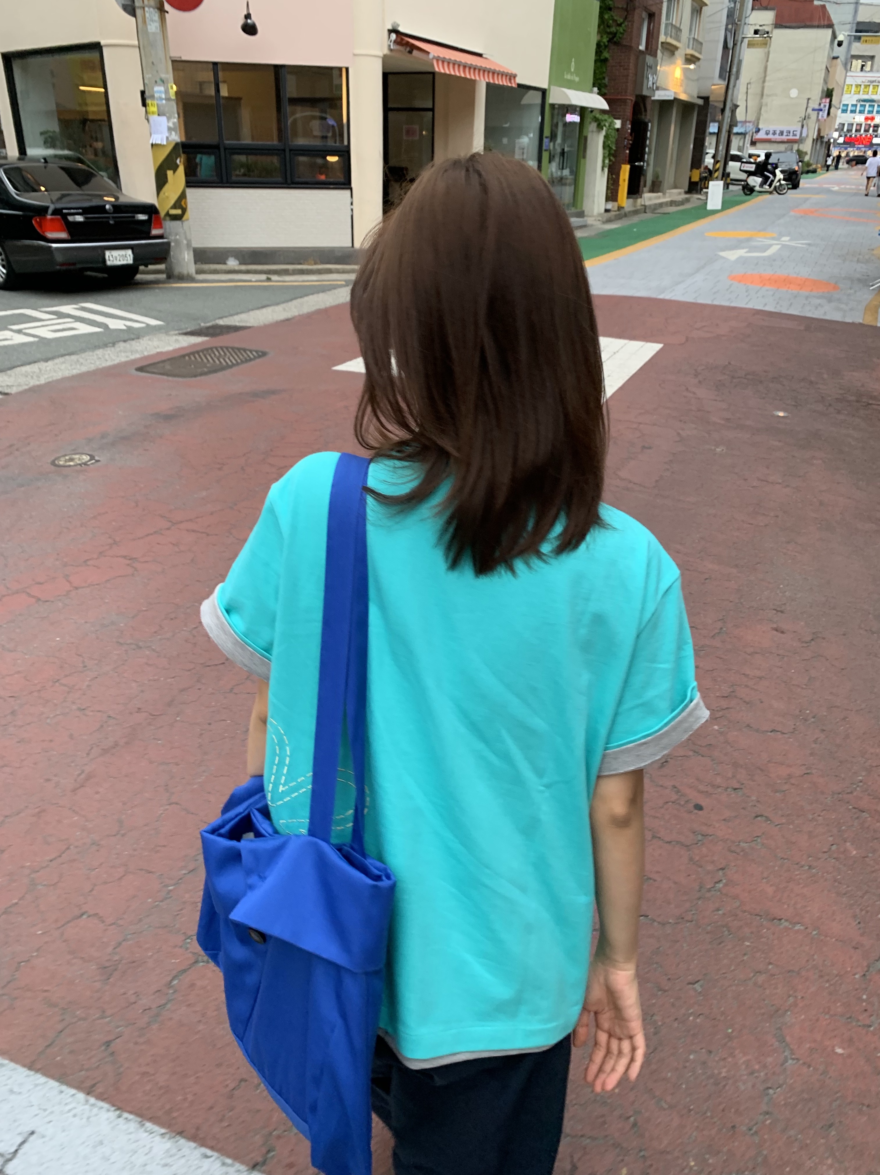 aftermarket High-Neck Utility Bag Royal Blue, aftermarket Side Stitch Tee Gray 착용 스타일
