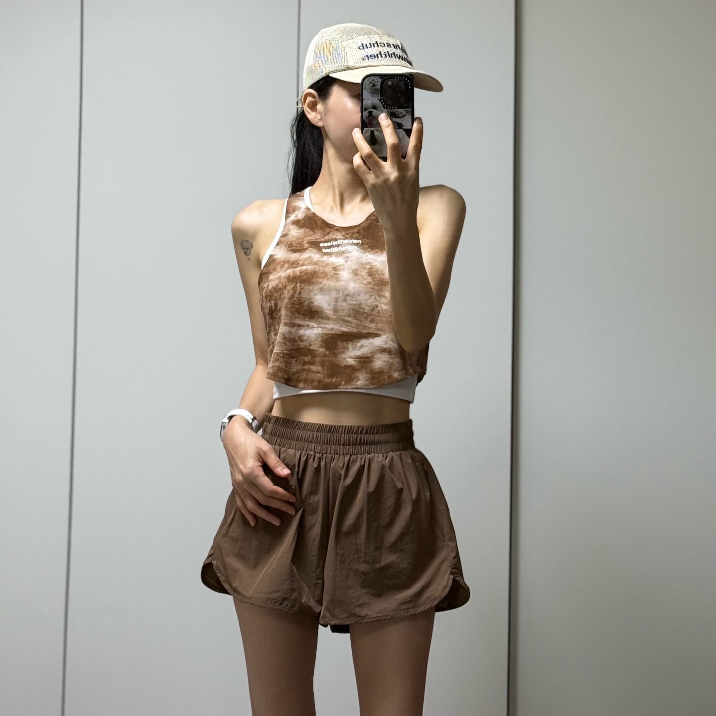 [KREAM 단독] runwhither Crop Womens Seamless Singlet Brown, [KREAM 단독] runwhither 3inch Shorts Brown 착용 스타일