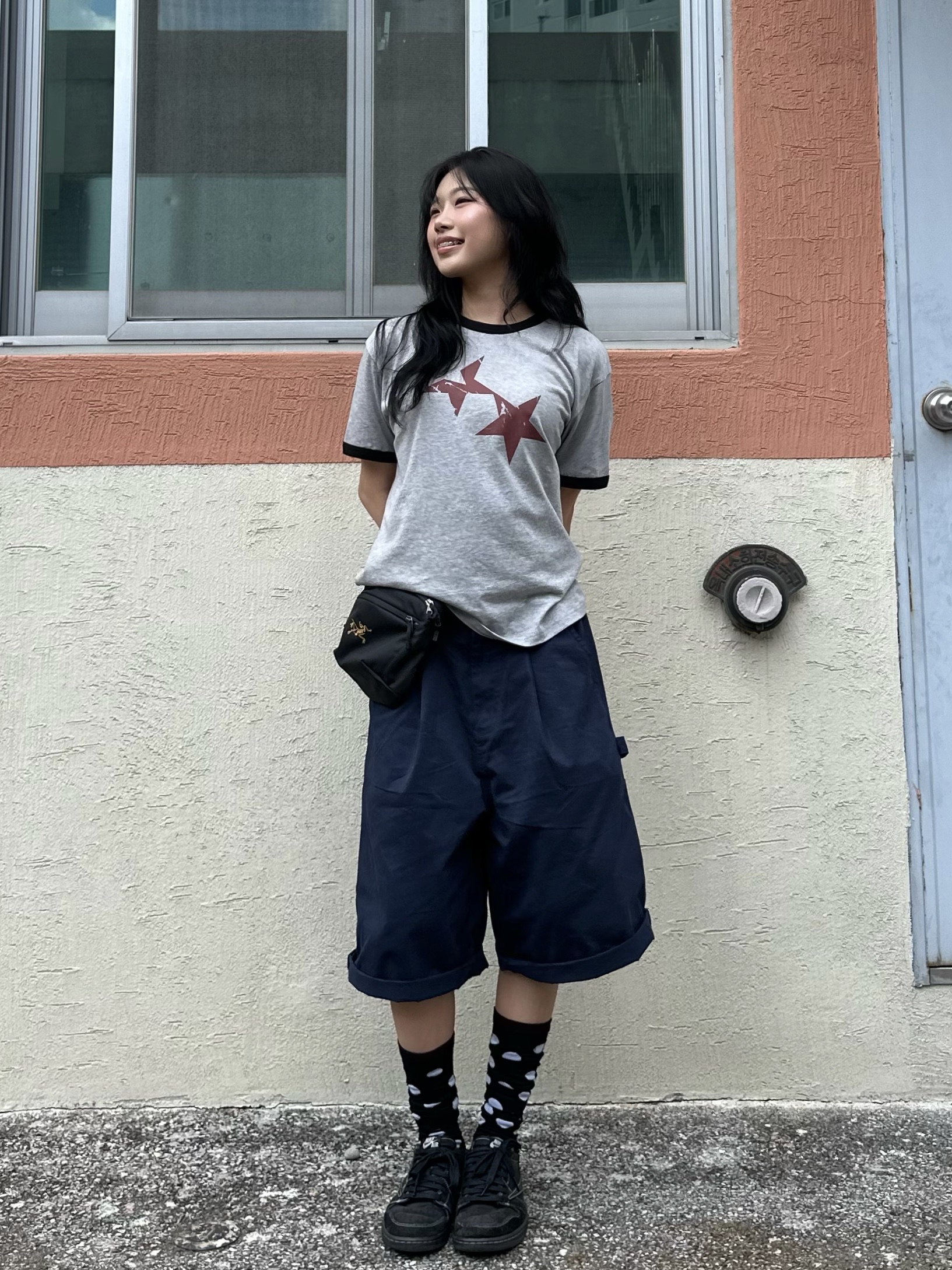 CAVISH Twin Star Ringer SS Tee Grey 착용 스타일 - 2