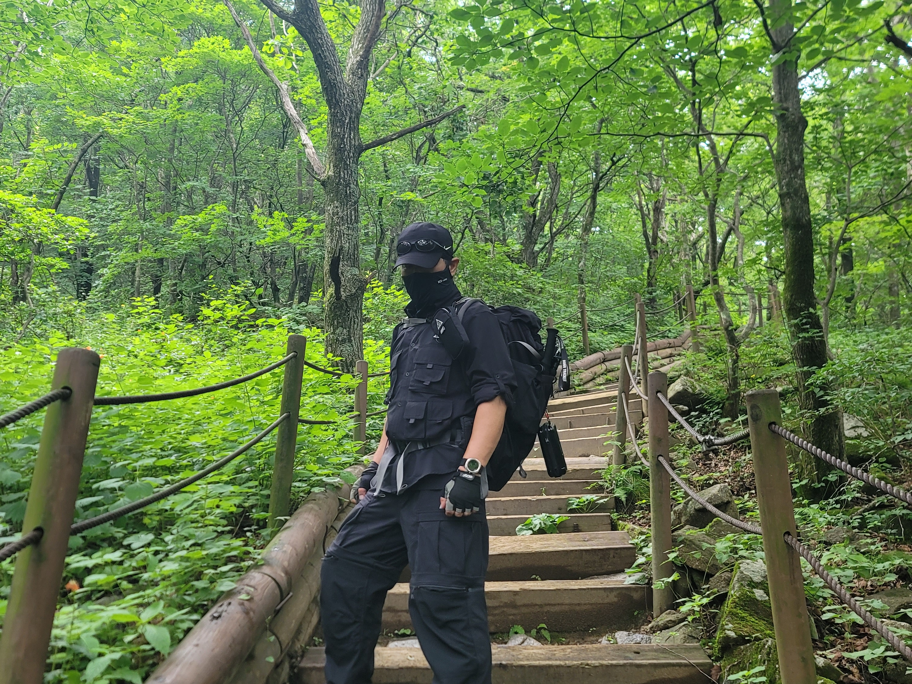 Oakley Eye Jacket Redux Matte Black Frame Prizm Grey Lenses High Bridge Fit, Nike ACG Smith Summit Cargo Pants Black Anthracite - Asia 착용 스타일 - 1