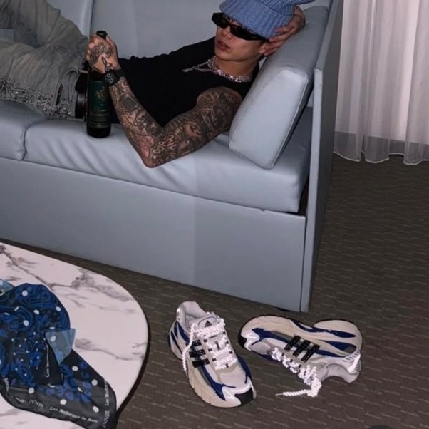 Adidas x Pharrell Williams Virginia Adistar Jellyfish Royal Blue Core Black 착용 스타일 - 4