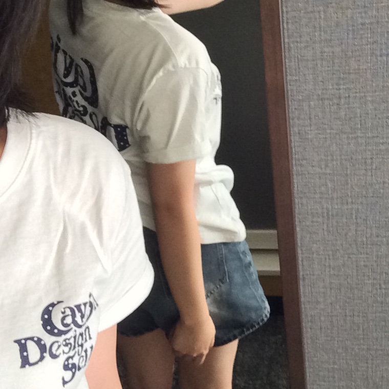 CAVISH W Star Seller Logo SS Tee White 착용 스타일 - 6