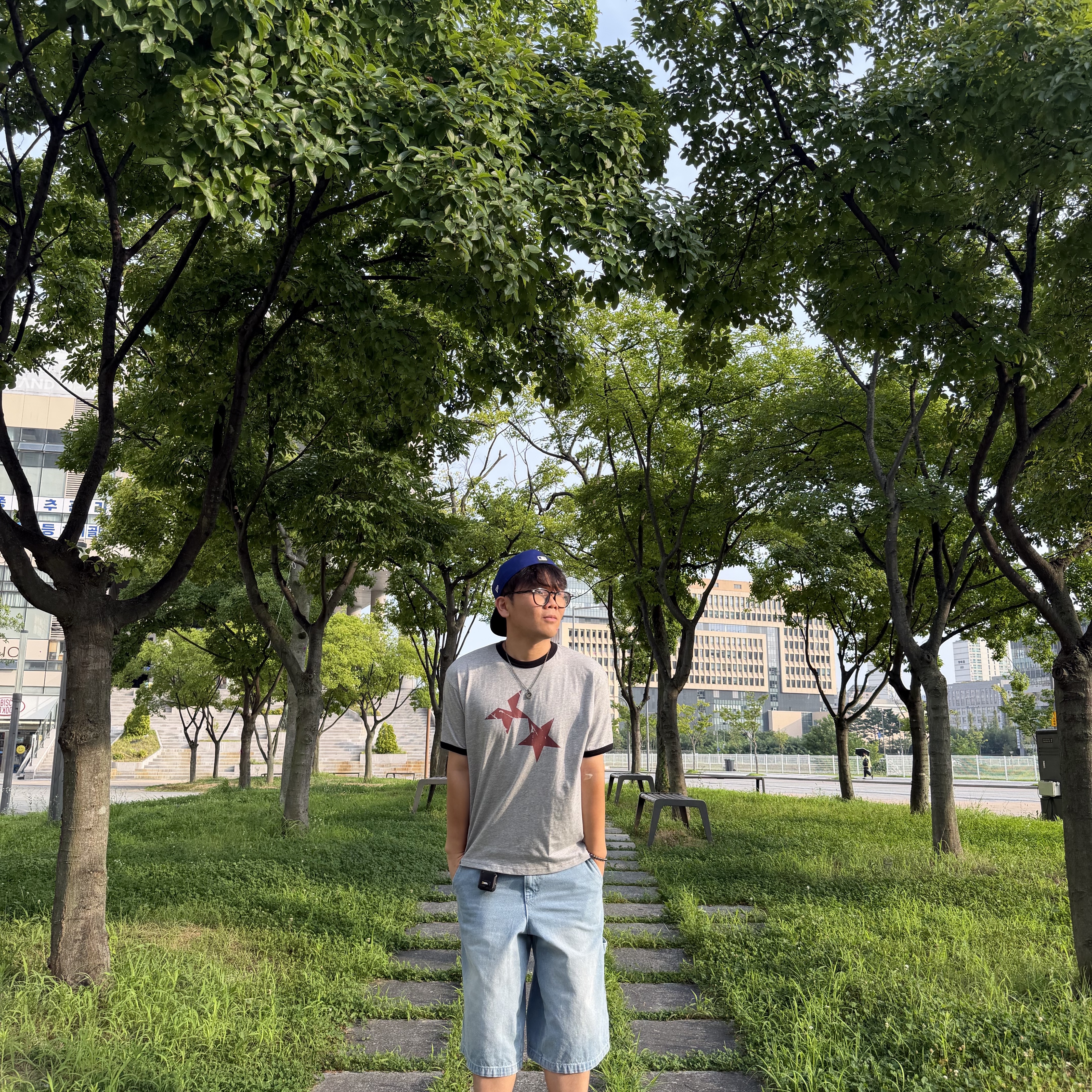 CAVISH Twin Star Ringer SS Tee Grey 착용 스타일 - 3
